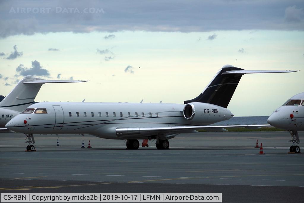 CS-RBN, 2001 Bombardier BD-700-1A10 Global Express C/N 9083, Parked
