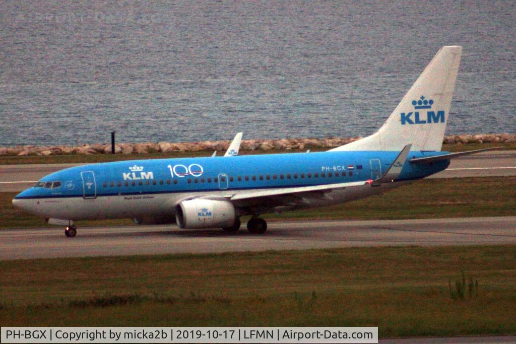 PH-BGX, 2011 Boeing 737-7K2 C/N 38635, Taxiing