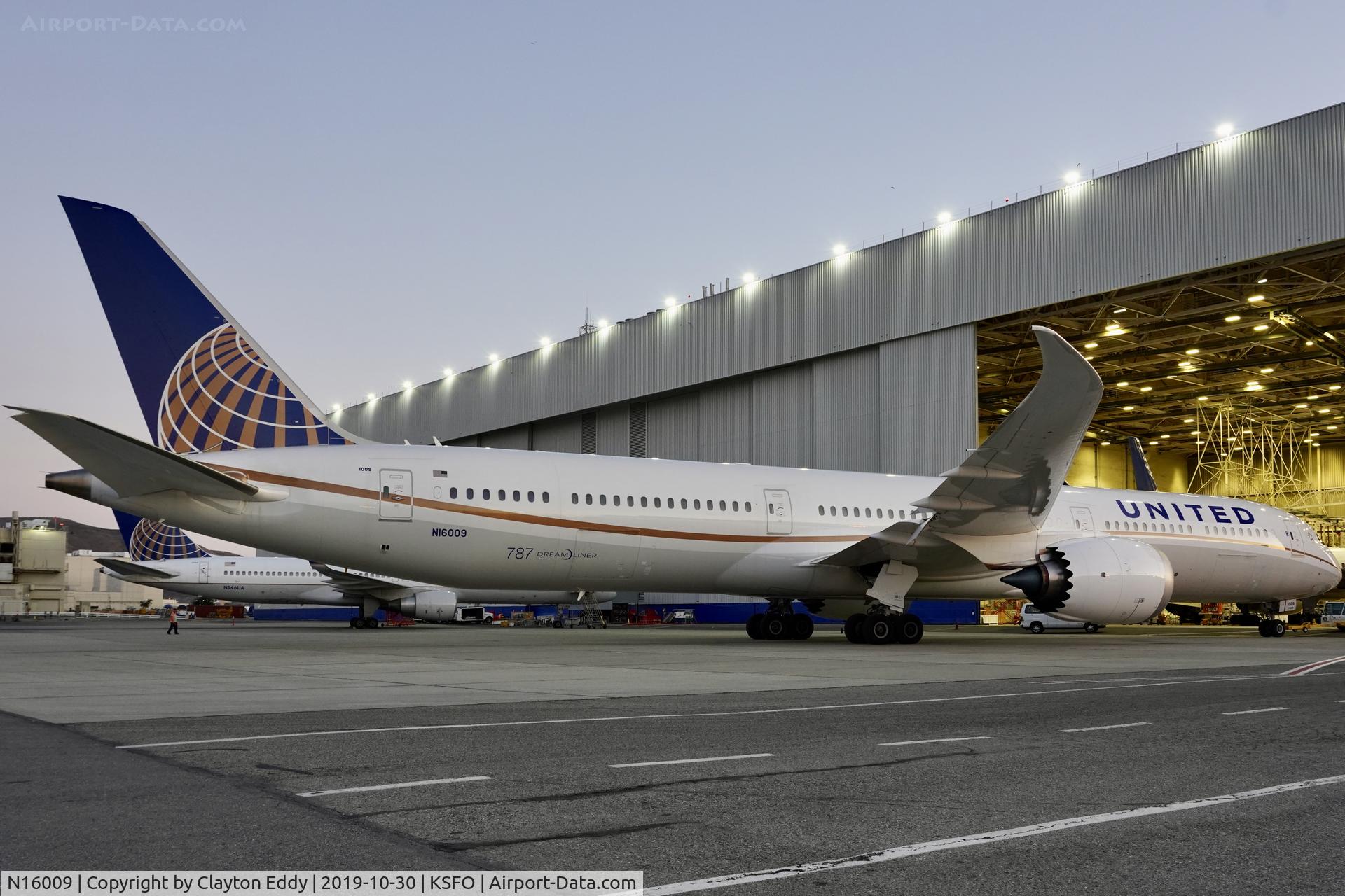 N16009, 2019 Boeing 787-10 Dreamliner Dreamliner C/N 40938, SFO 2019.