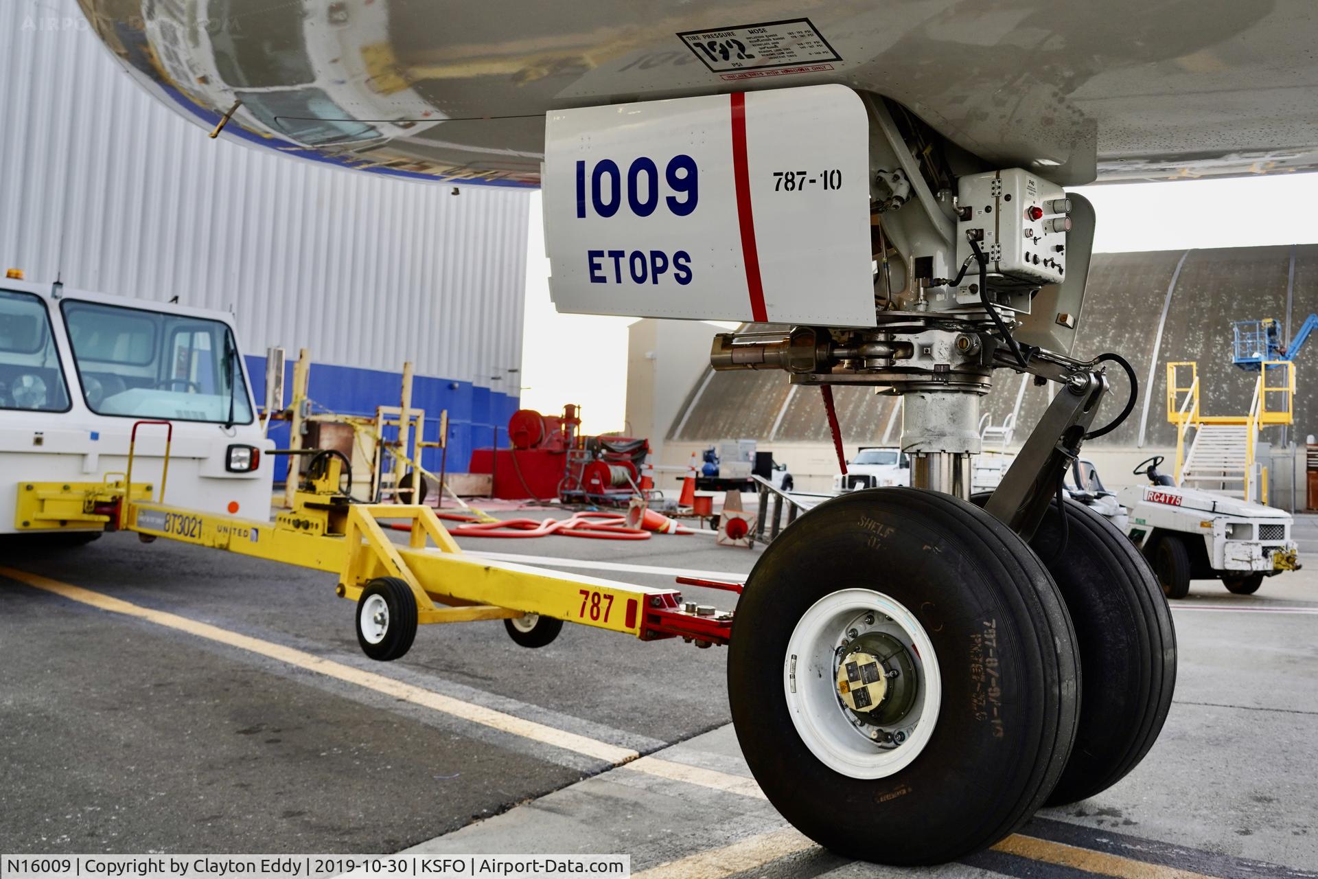 N16009, 2019 Boeing 787-10 Dreamliner Dreamliner C/N 40938, SFO 2019.