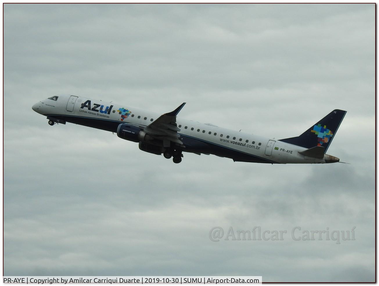 PR-AYE, Embraer 195LR (ERJ-190-200LR) C/N 19000260, Taking off from SUMU