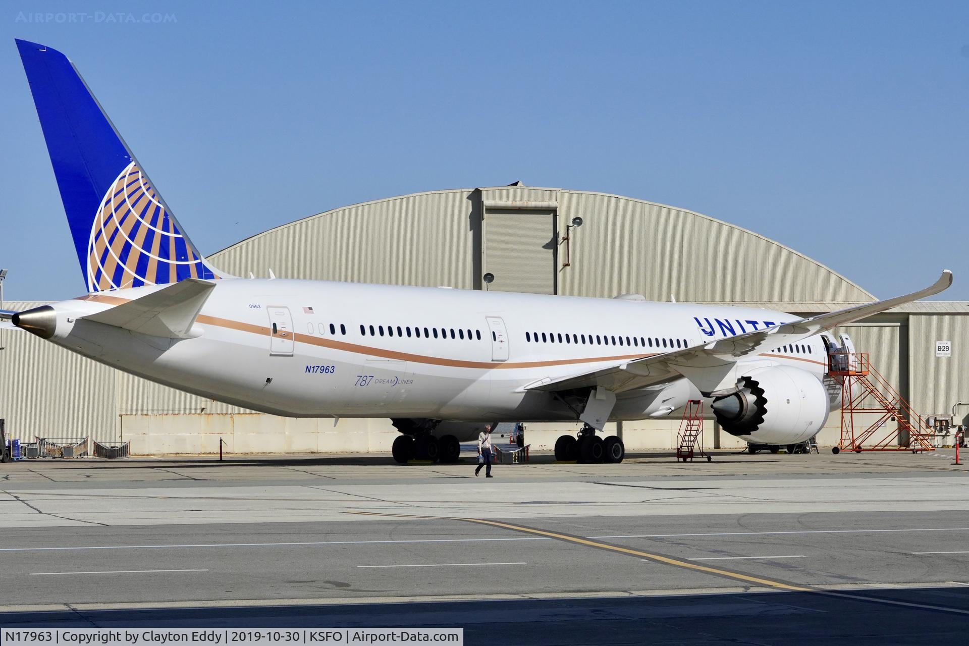 N17963, 2016 Boeing 787-9 Dreamliner C/N 37812, SFO 2019.