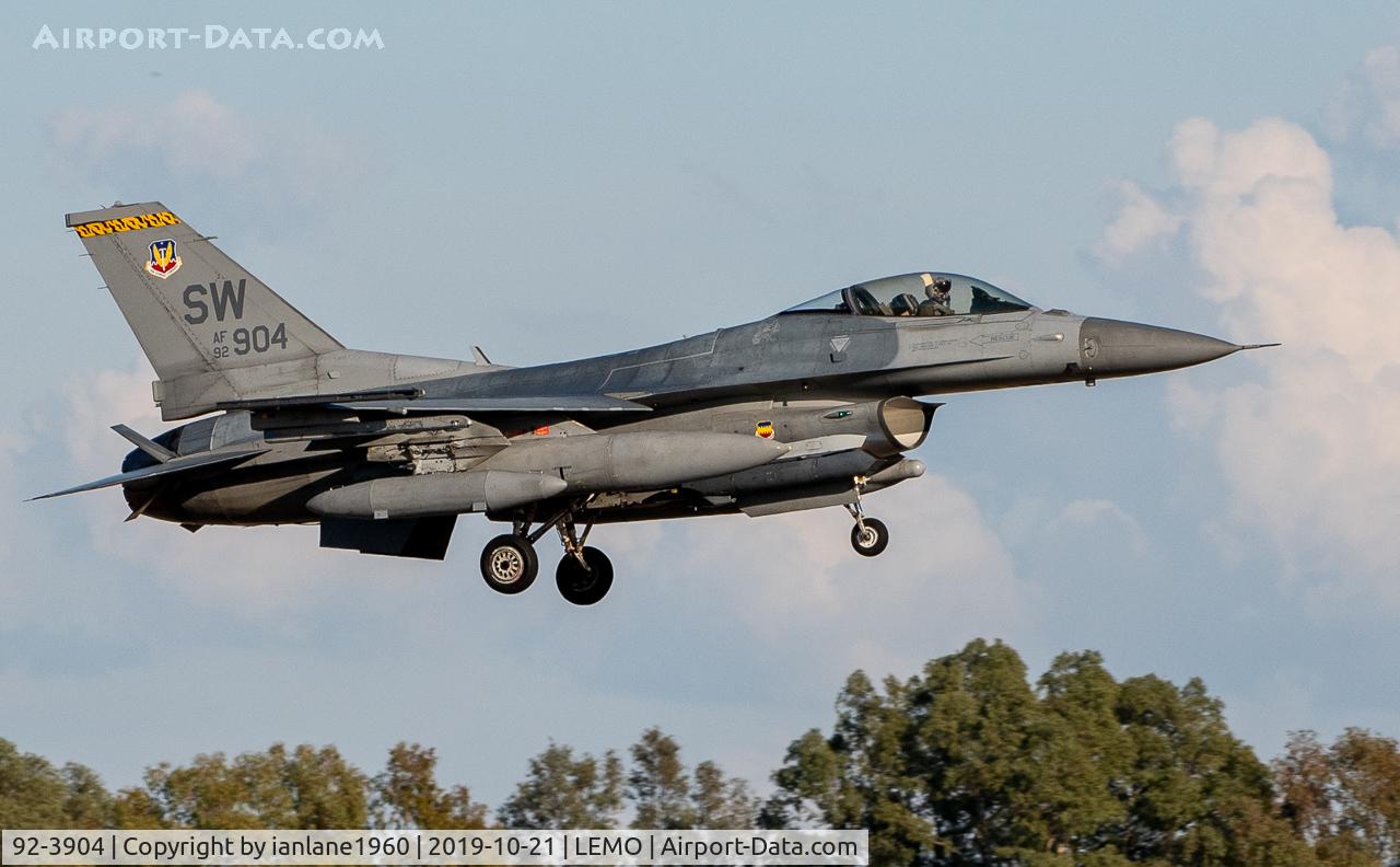 92-3904, 1992 Lockheed F-16C Fighting Falcon C/N CC-146, Arriving at Moron Air Base, Spain