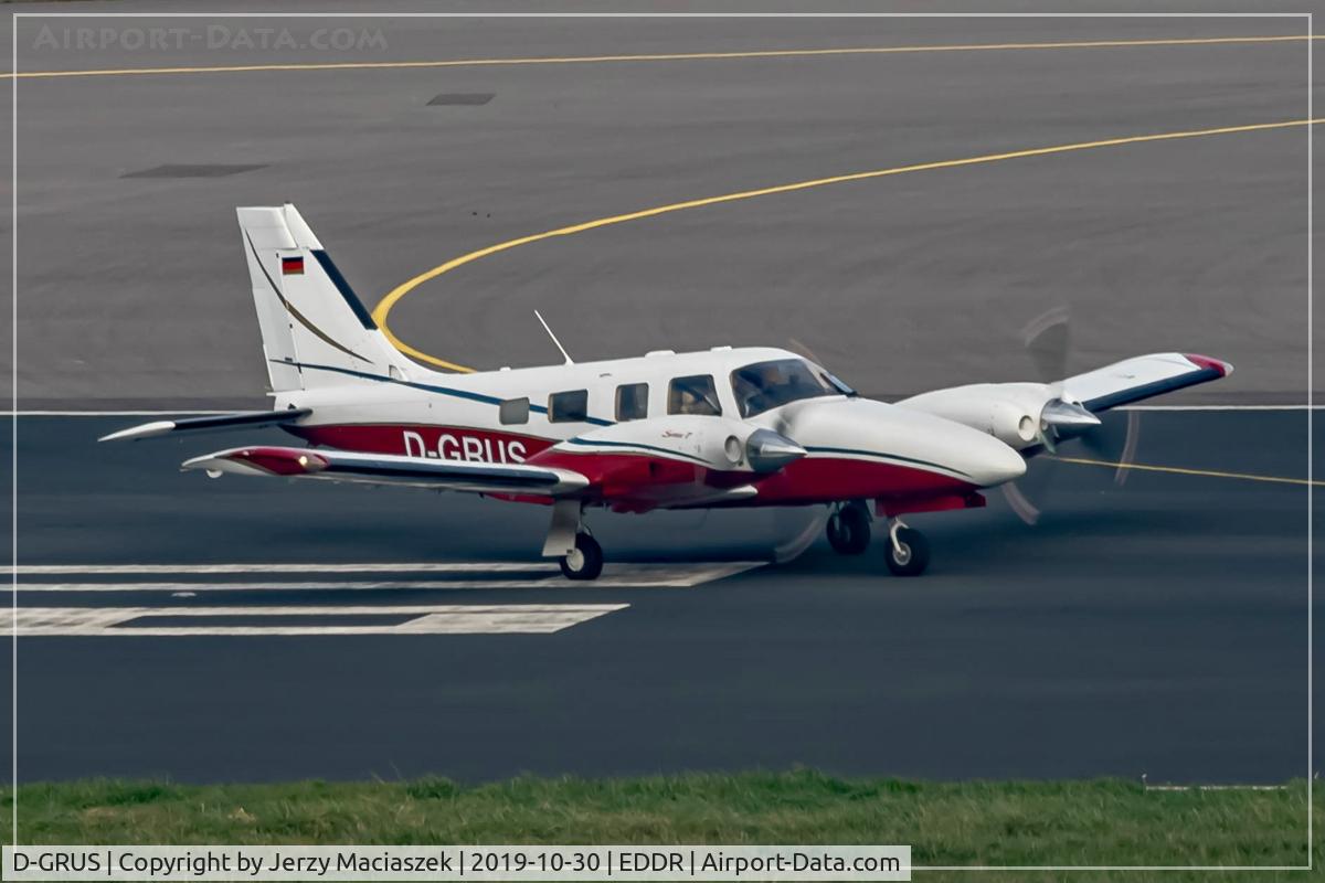 D-GRUS, 2000 Piper PA-34-220T Seneca C/N 3449161, Piper PA-34-220T Seneca