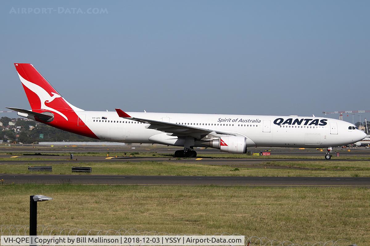 VH-QPE, 2004 Airbus A330-303 C/N 0593, TAXI FROM 34L