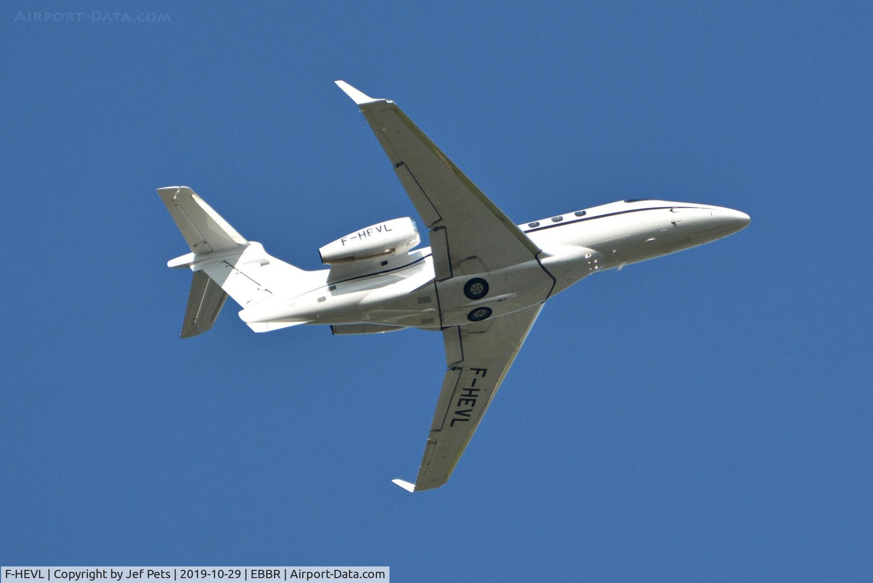 F-HEVL, 2015 Embraer EMB-505 Phenom 300 C/N 50500312, Departing from Brussels Airport.