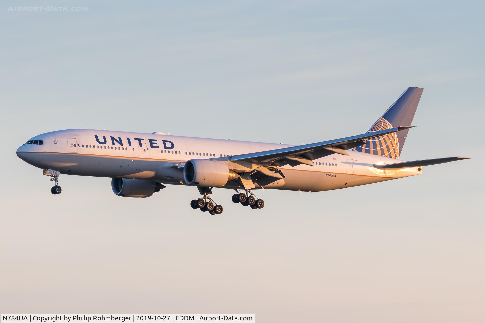 N784UA, 1997 Boeing 777-222/ER C/N 26951, approaching EDDM in the monring.
