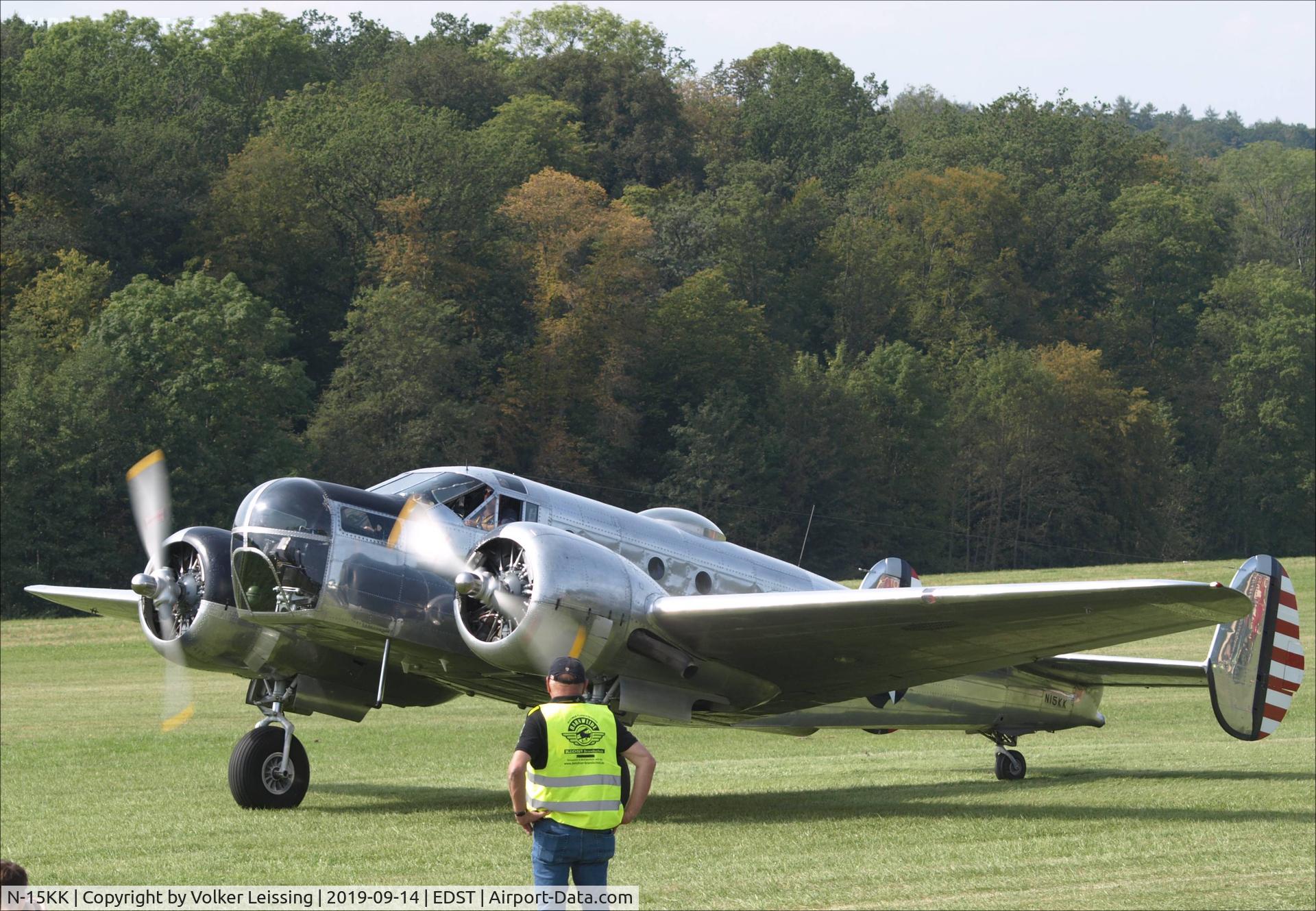 N-15KK, 1943 Beech AT-11 C/N 4000, taxi to rwy at ott19