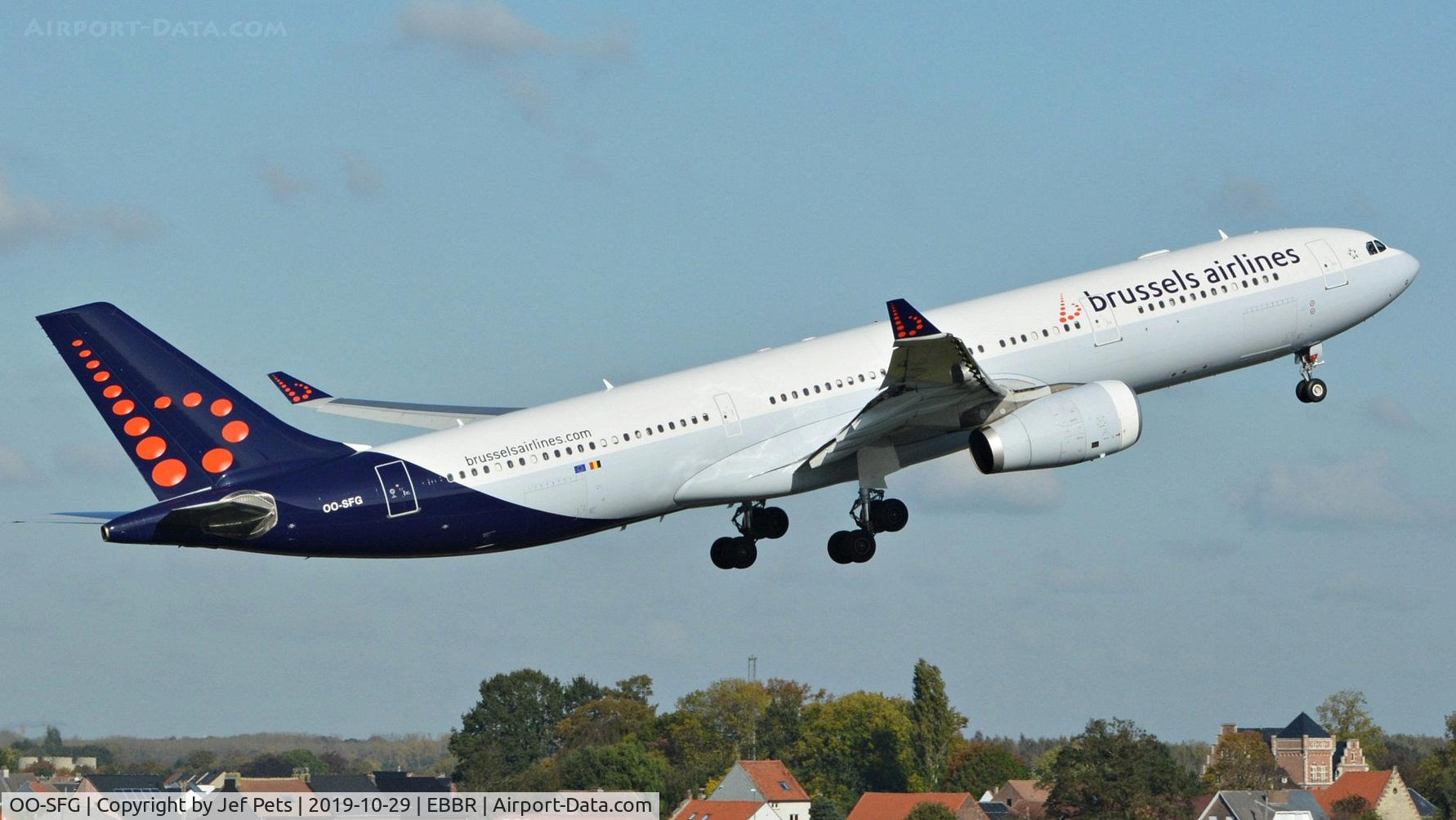 OO-SFG, 2009 Airbus A330-343E C/N 983, Departing Brussels.