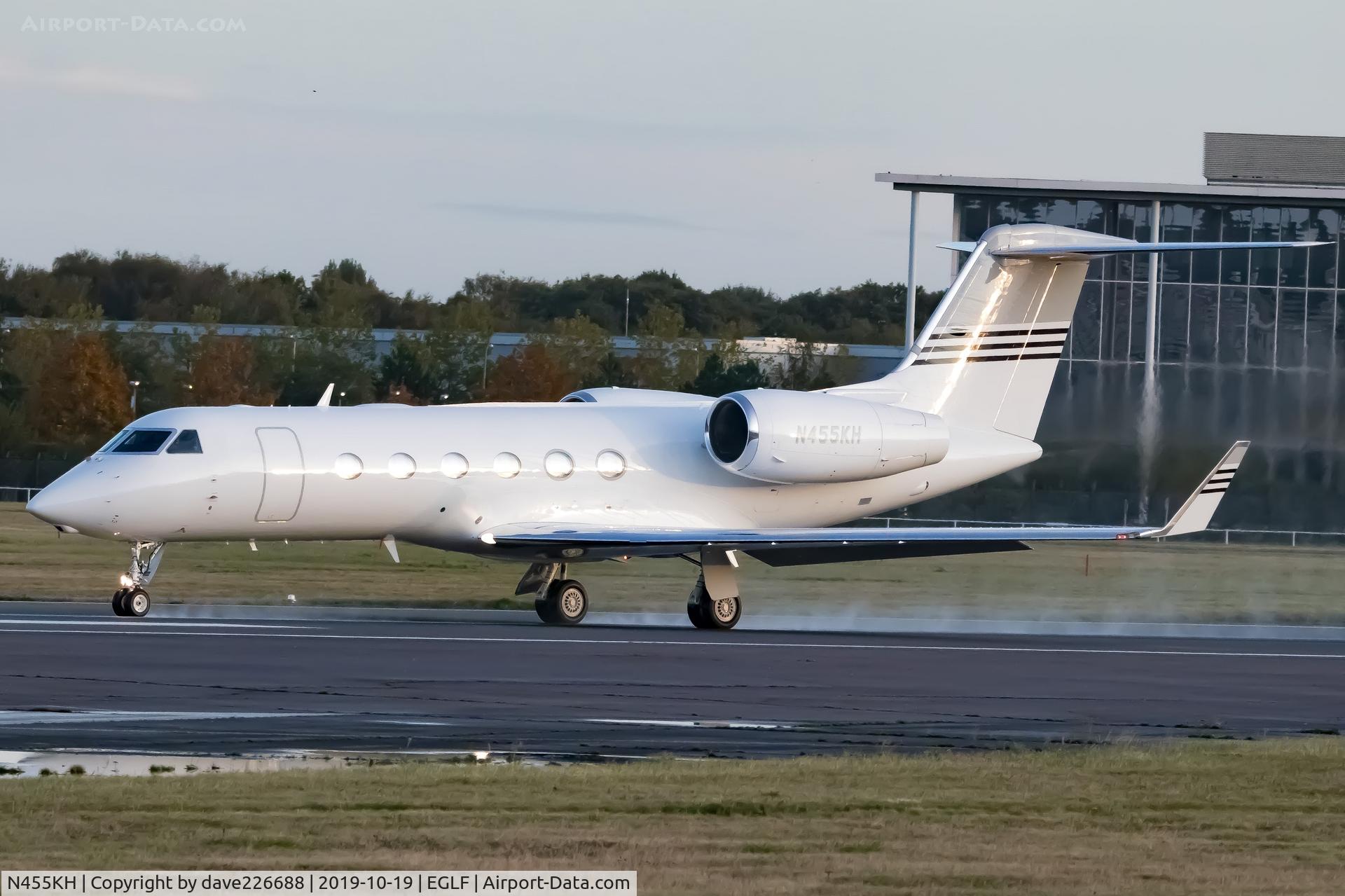 N455KH, 2004 Bombardier Challenger 300 C/N 20035, N455KH of Regian Services taking off from rwy 24 at Farnborough