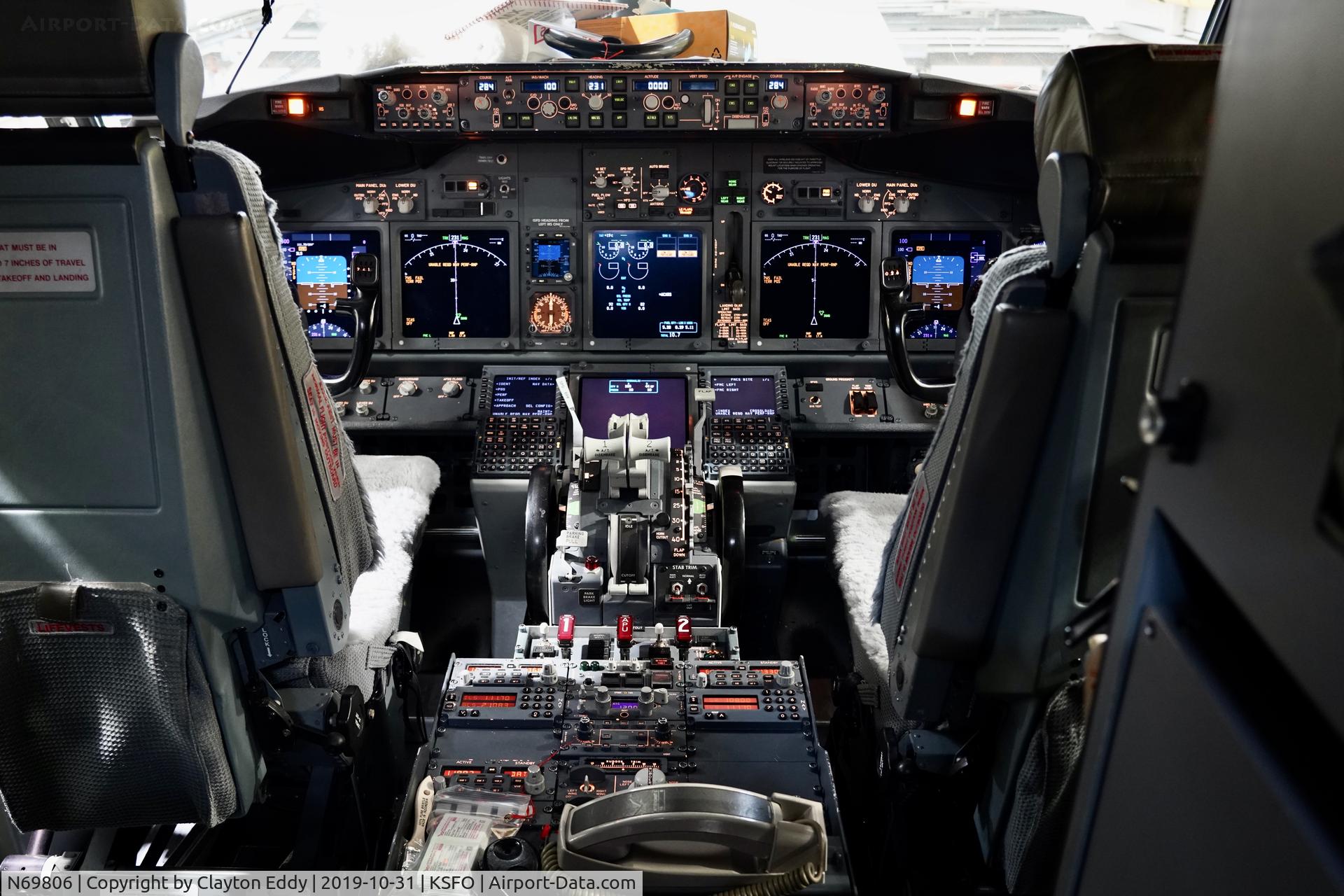 N69806, 2013 Boeing 737-924/ER C/N 42742, Flight deck.SFO 2019.