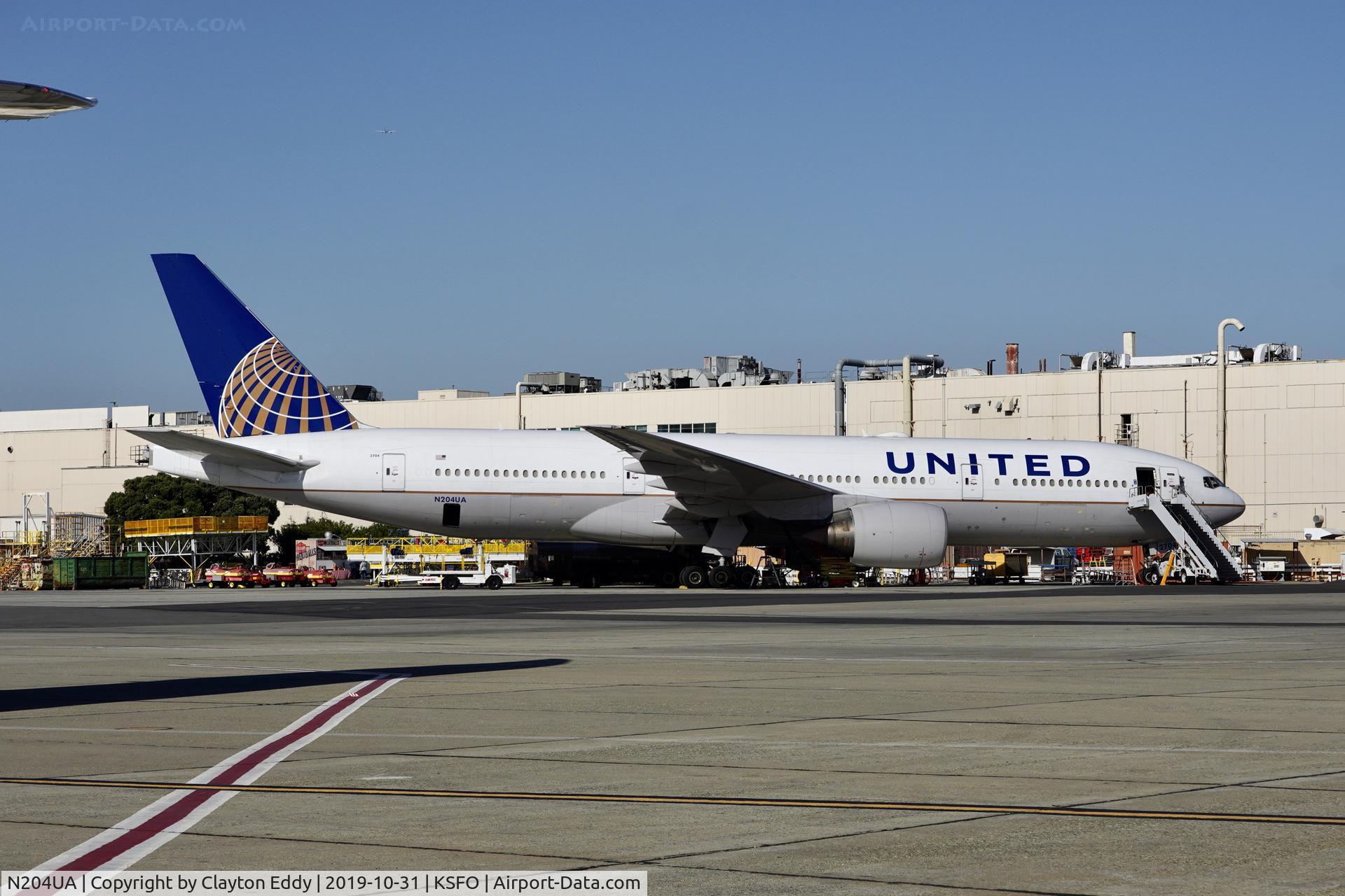 N204UA, 1999 Boeing 777-222/ER C/N 28713, SFO 2019.
