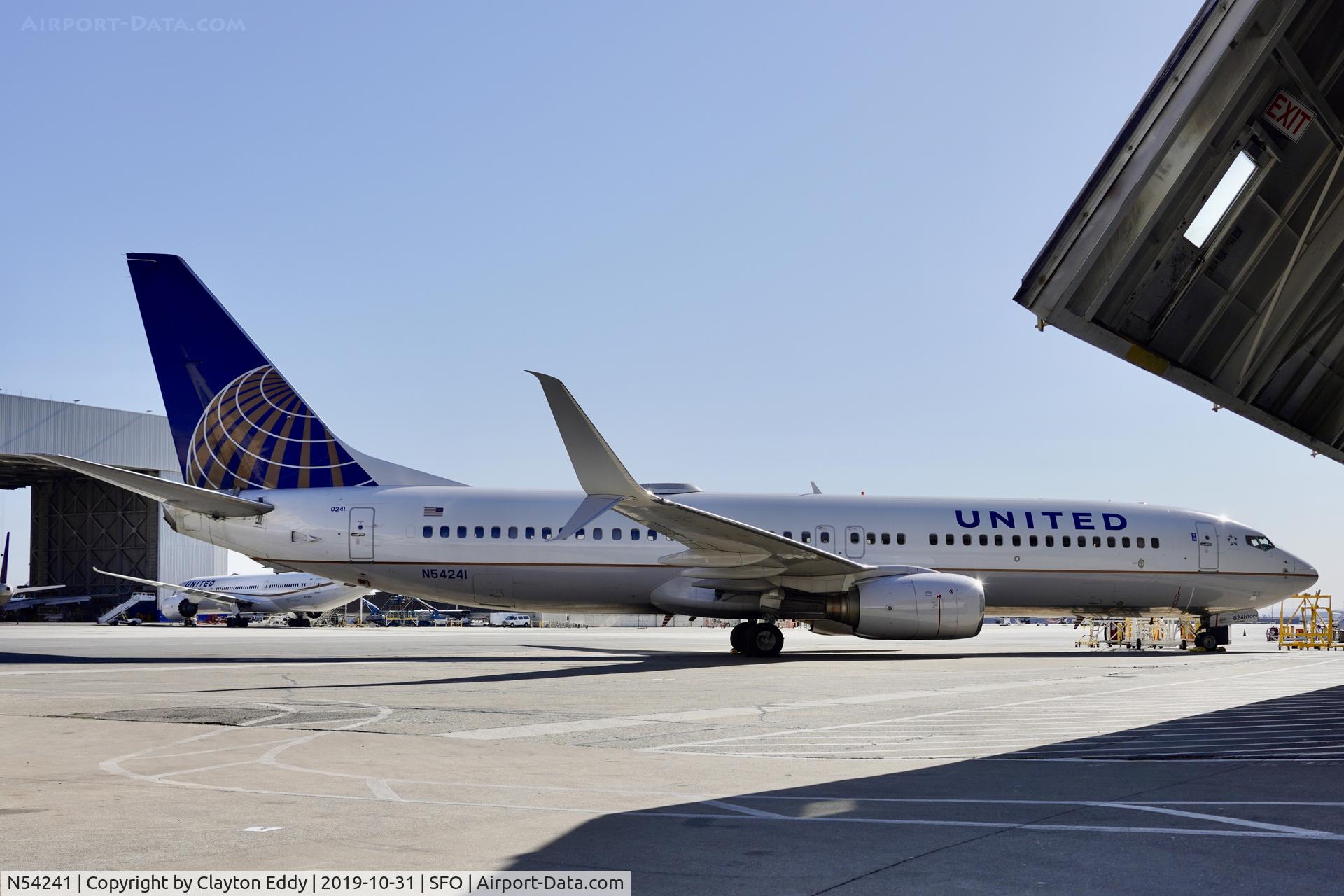 N54241, 1999 Boeing 737-824 C/N 28953, SFO 2019.