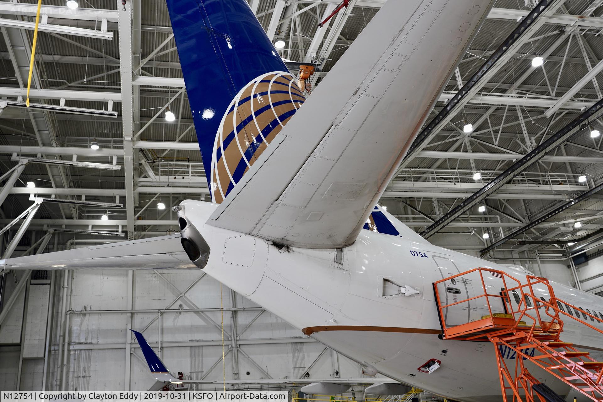 N12754, 2002 Boeing 737-7V3 C/N 30464, SFO 2019.