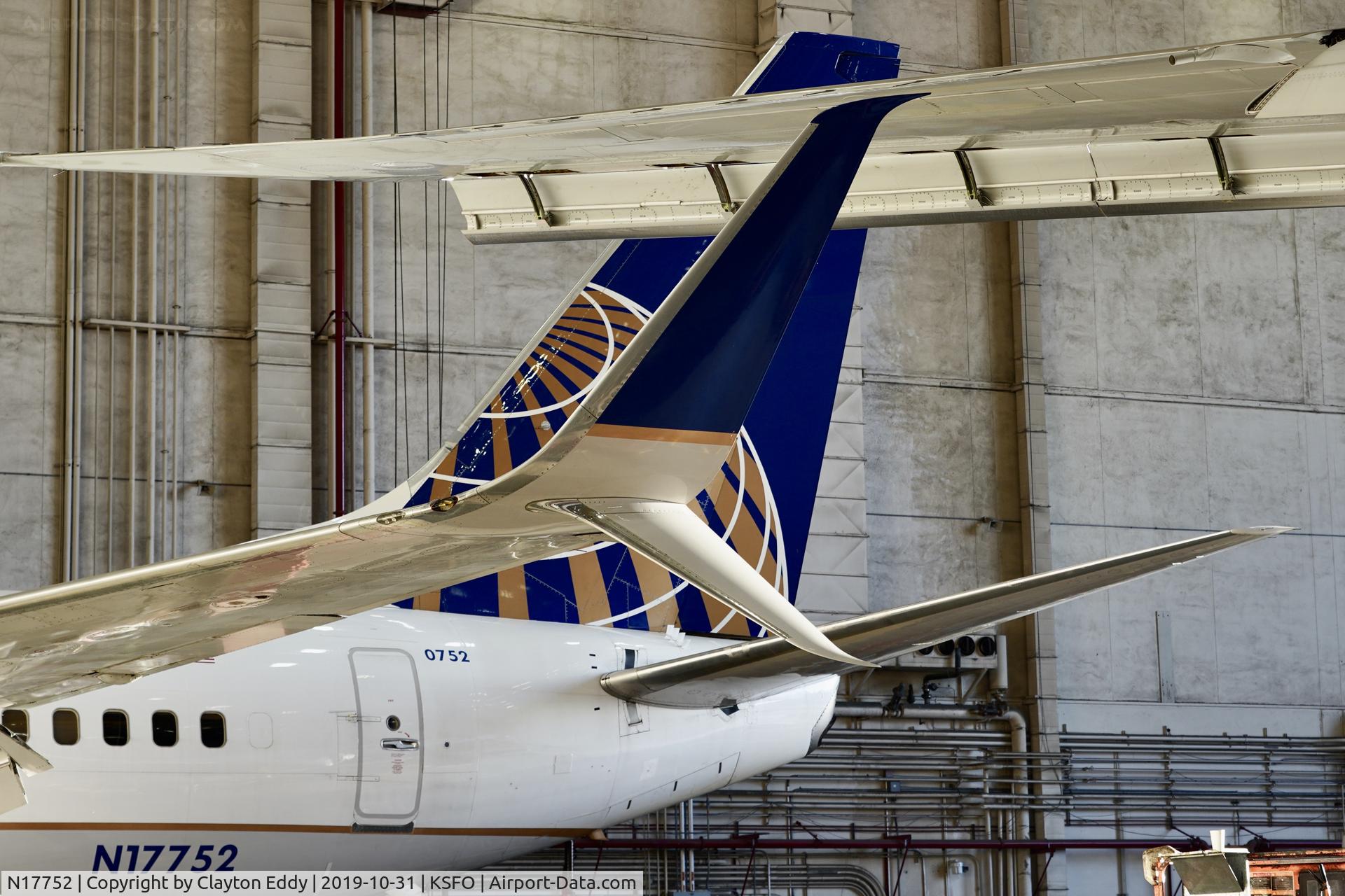 N17752, 1999 Boeing 737-71Q C/N 29048, SFO 2019.