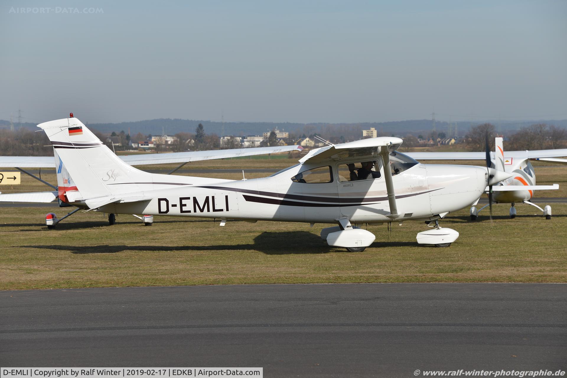 D-EMLI, Cessna 182S Skylane C/N Not found D-EMLI, Cessna 182S Skylane - NRW Polizei Nordrhein-Westfalen - 18280645 - D-EMLI - 17.02.2019 - EDKB