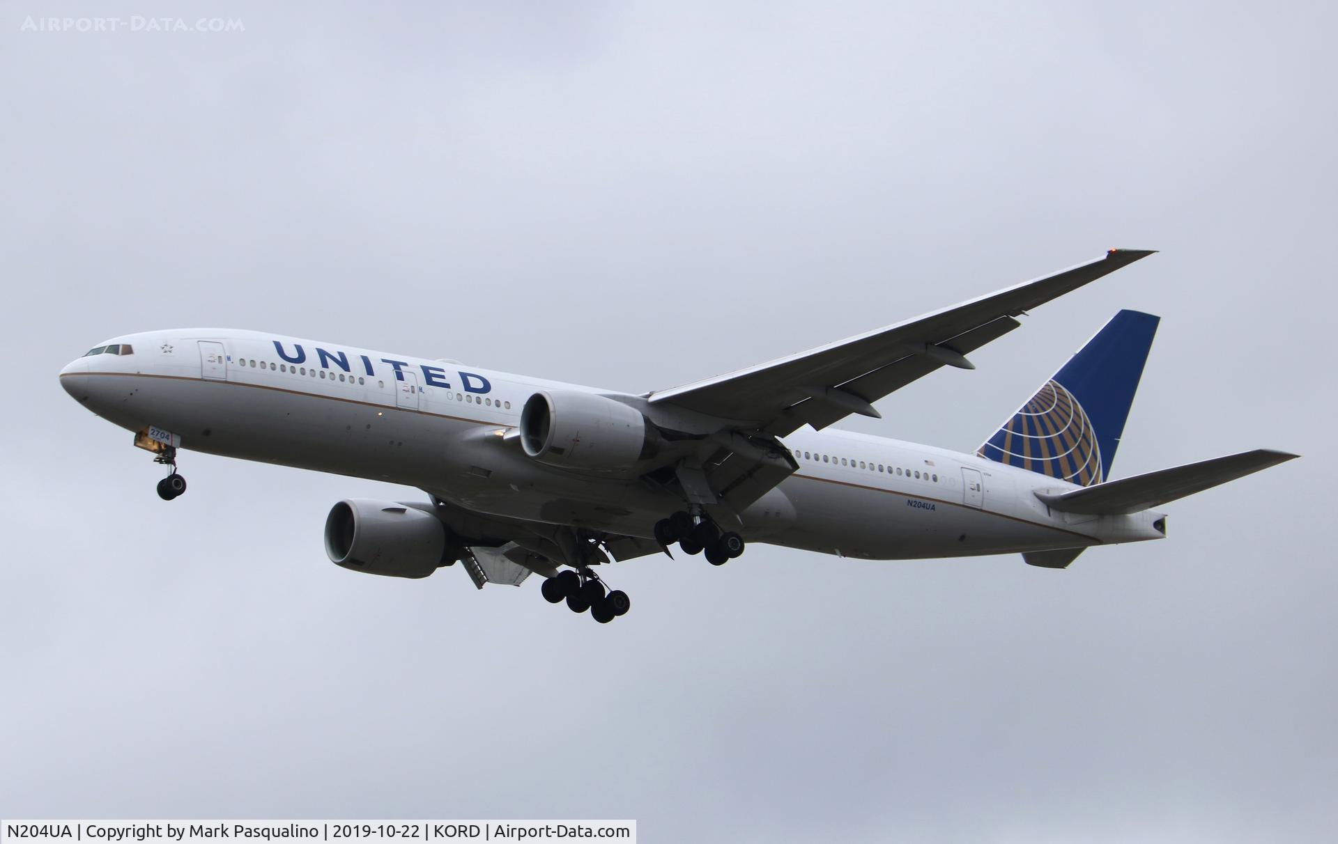 N204UA, 1999 Boeing 777-222/ER C/N 28713, Boeing 777-222
