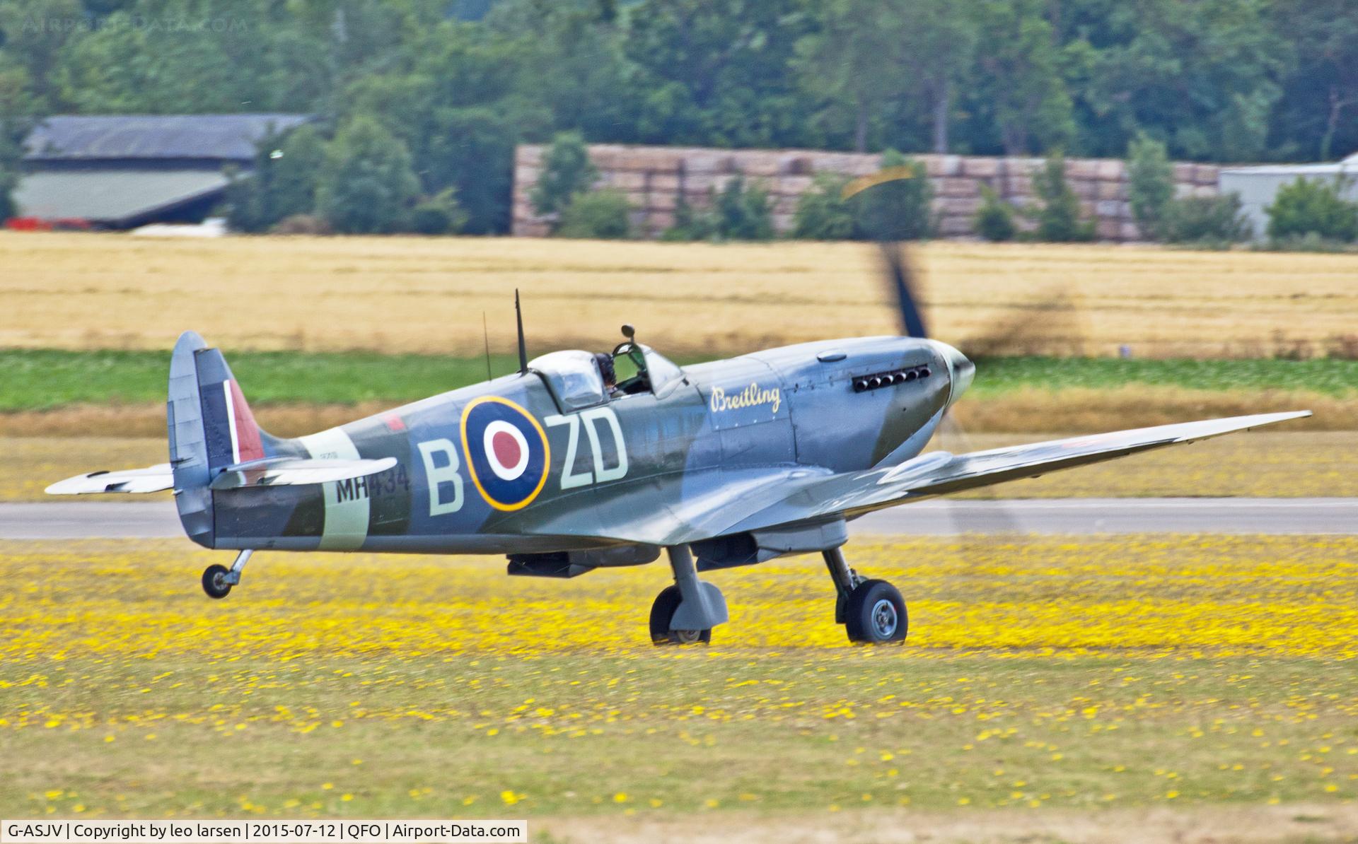 G-ASJV, 1943 Supermarine 361 Spitfire LF.IXb C/N CBAF.IX.552, Duxford 12.7.2015