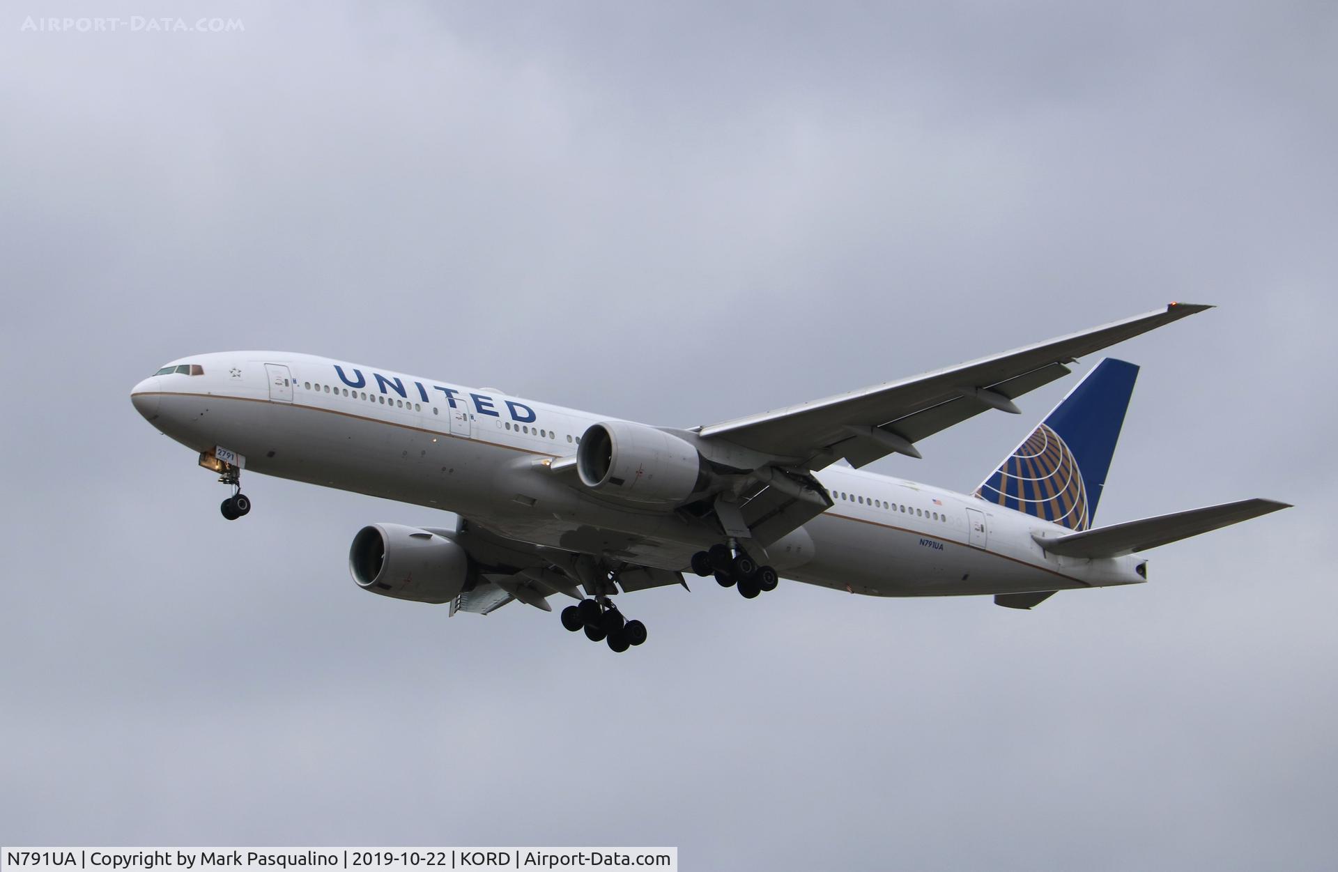 N791UA, 1997 Boeing 777-222 C/N 26933, Boeing 777-222