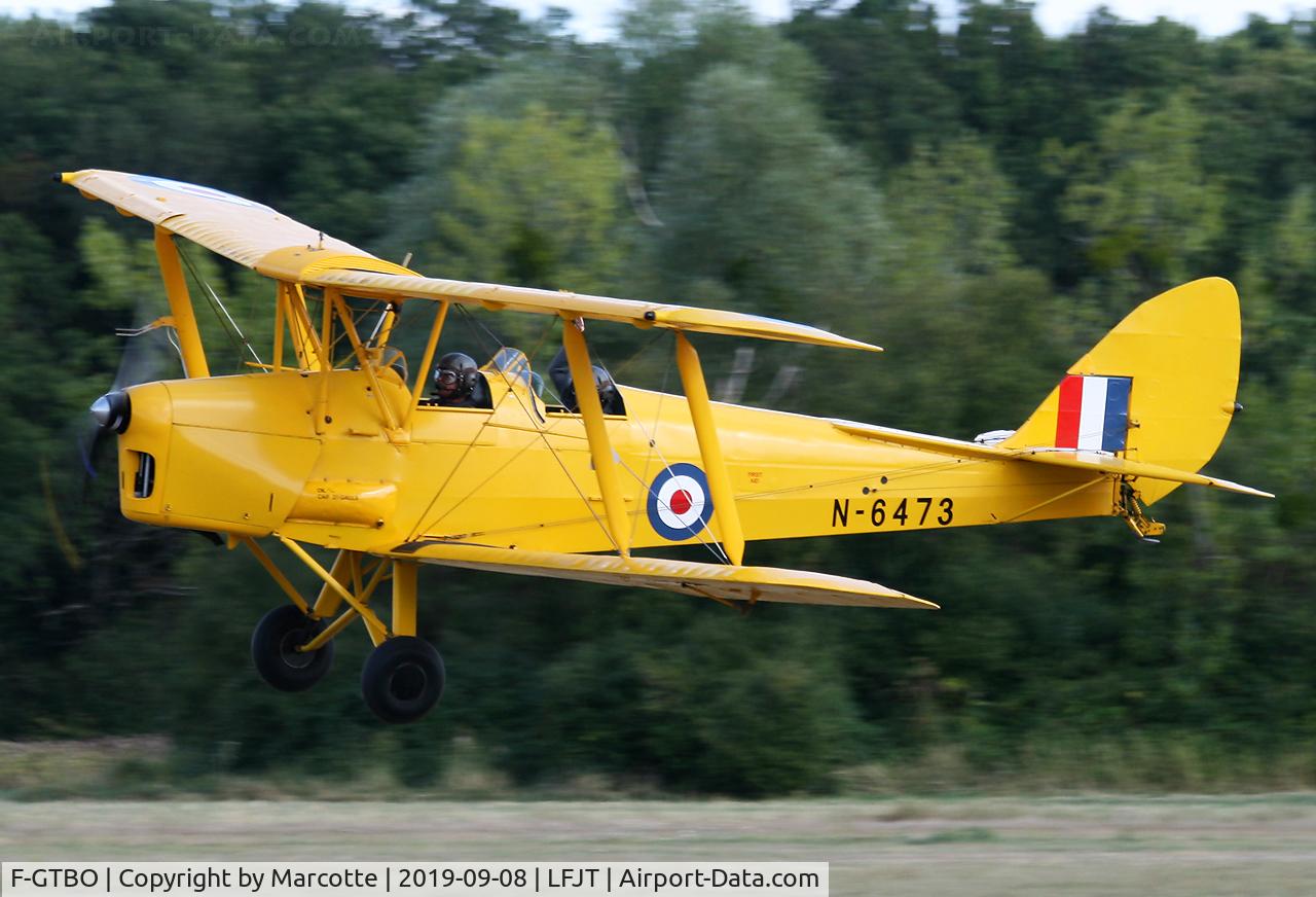 F-GTBO, 1938 De Havilland DH-82A Tiger Moth II C/N 3810, Low pass runway 03 @Le Louroux.