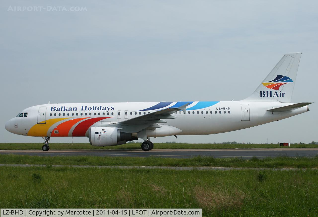 LZ-BHD, 1991 Airbus A320-211 C/N 221, Taxiing for apron.