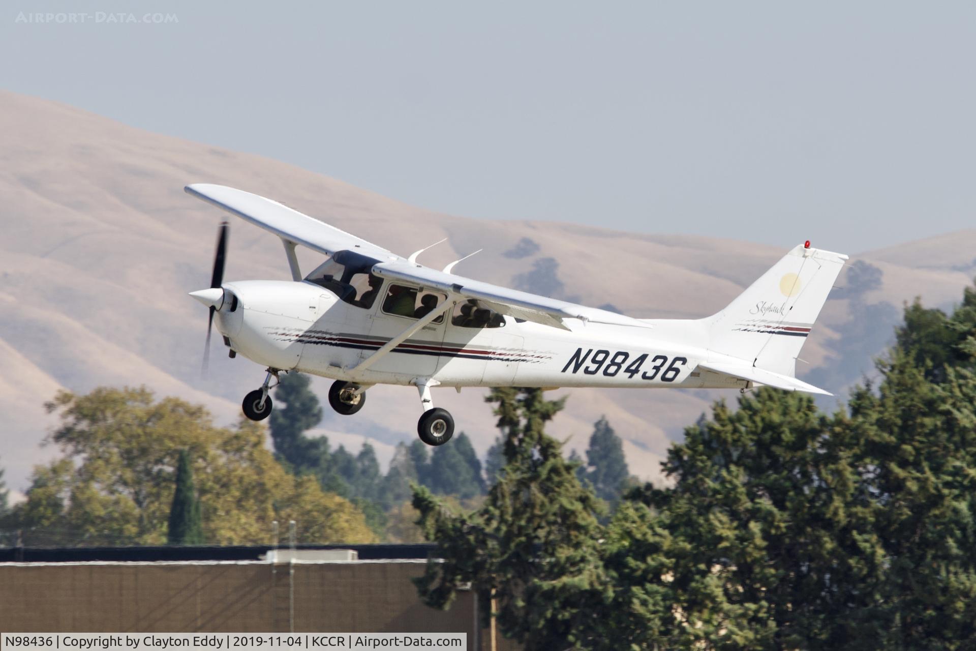 N98436, 1998 Cessna 172R C/N 17280612, California 2019.