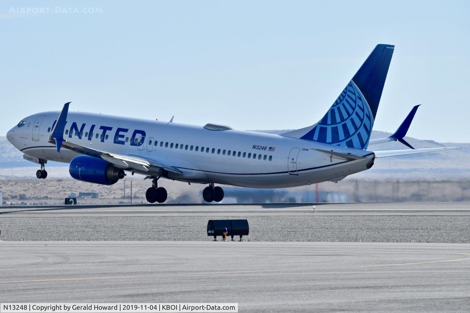 N13248, 1999 Boeing 737-824 C/N 28808, Take off from RWY 10L.