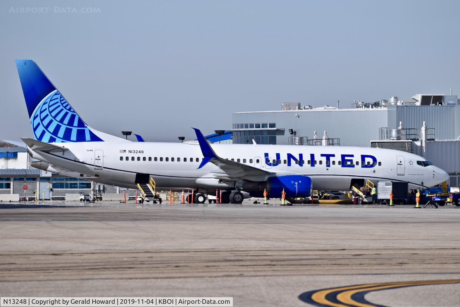 N13248, 1999 Boeing 737-824 C/N 28808, Parked at the gate.