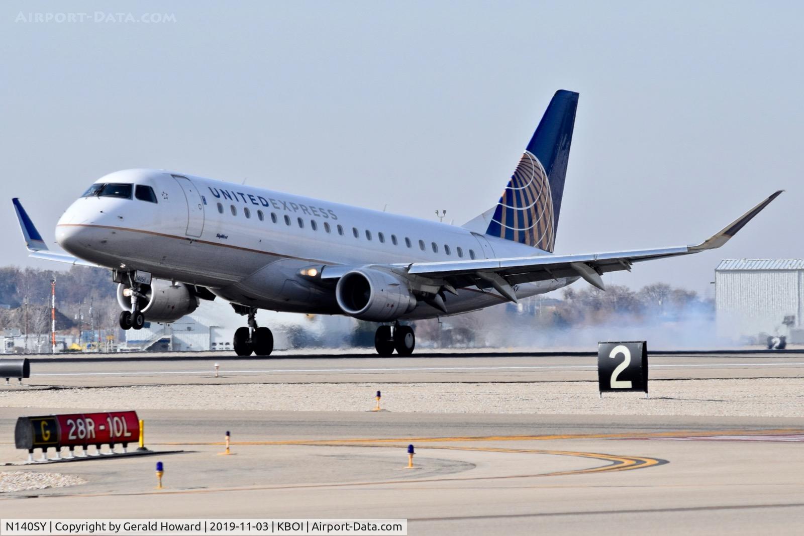 N140SY, 2015 Embraer 175LR (ERJ-170-200LR) C/N 17000470, Landing RWY 10L.