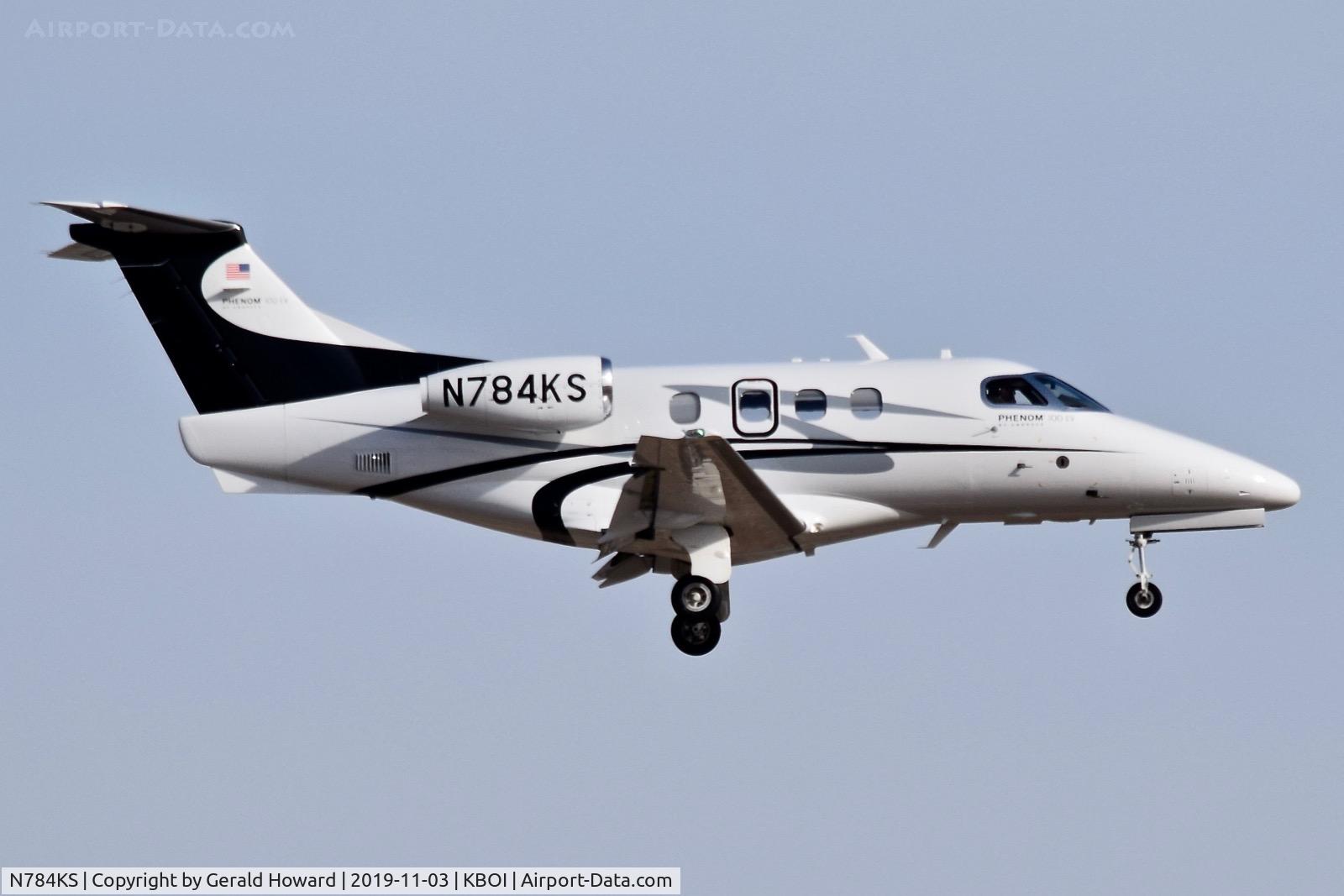 N784KS, 2010 Embraer EMB-500 Phenom 100 C/N 50000178, Landing RWY 10L.