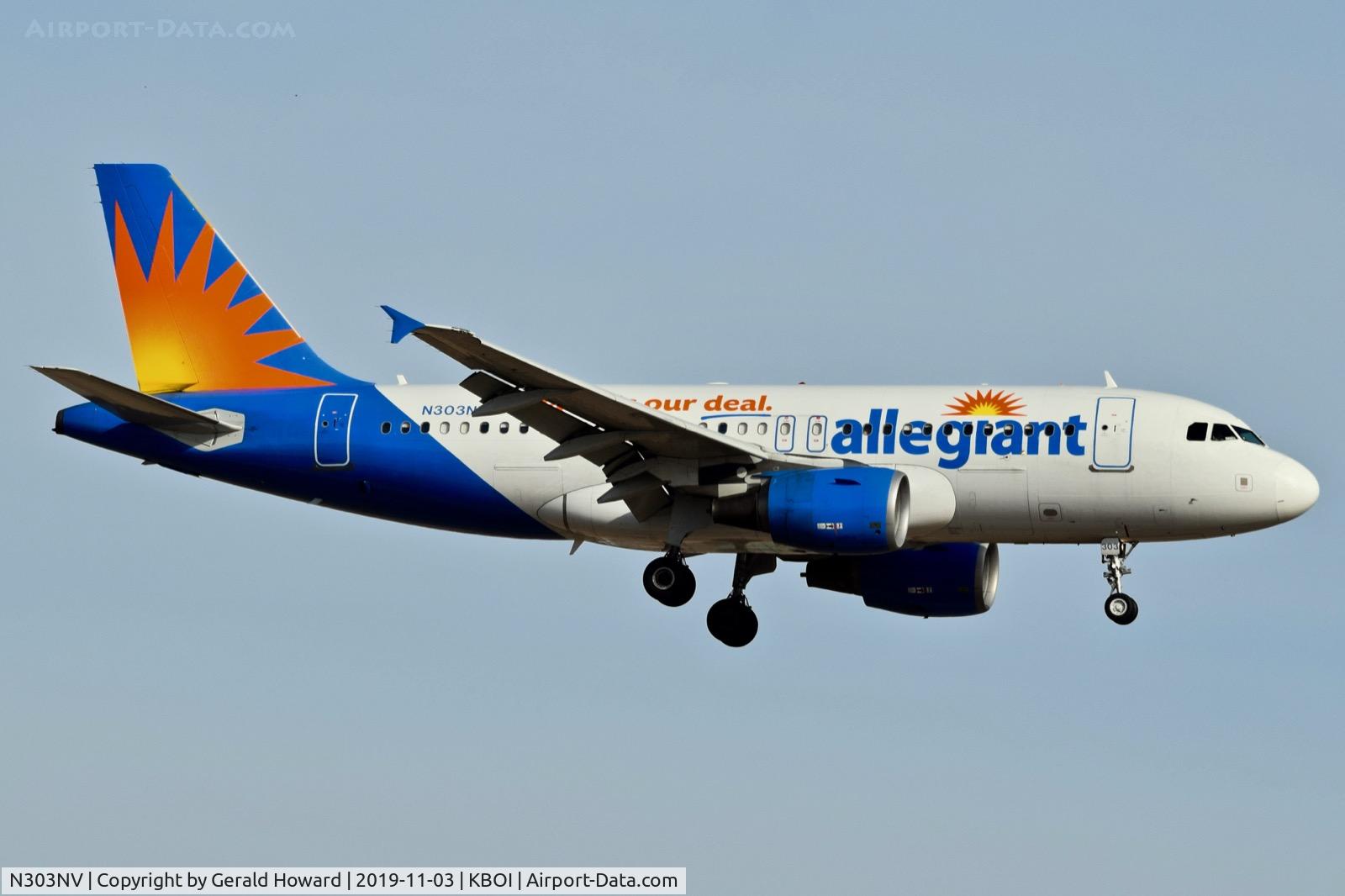 N303NV, 2004 Airbus A319-111 C/N 2271, Landing RWY 10L.