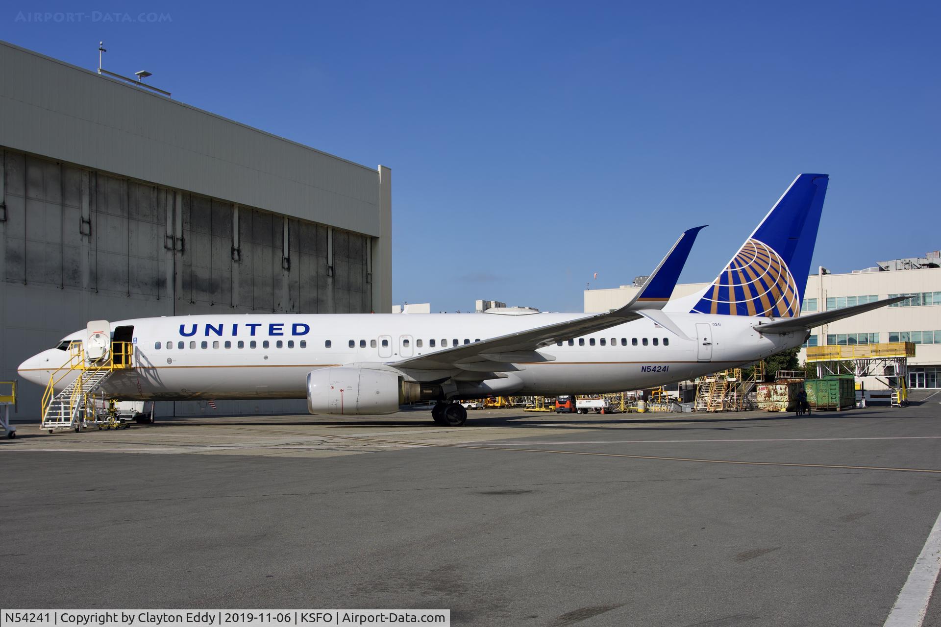 N54241, 1999 Boeing 737-824 C/N 28953, SFO 2019.