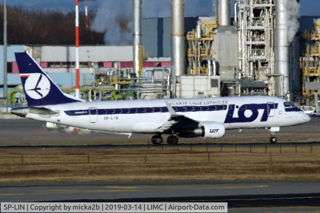 SP-LIN, 2010 Embraer 175LR (ERJ-170-200LR) C/N 17000313, Taxiing