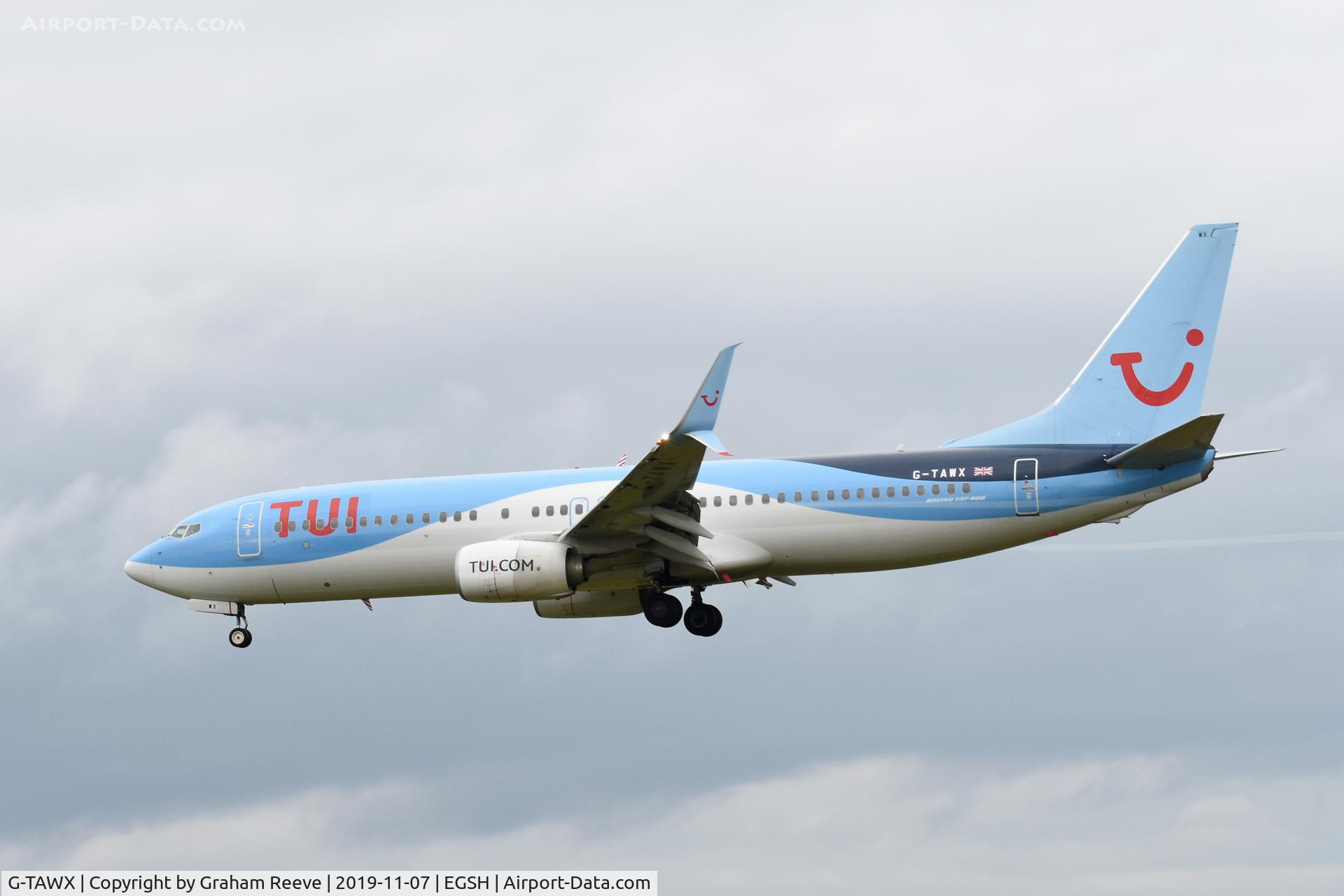 G-TAWX, 2013 Boeing 737-8K5 C/N 44272, Landing at Norwich.