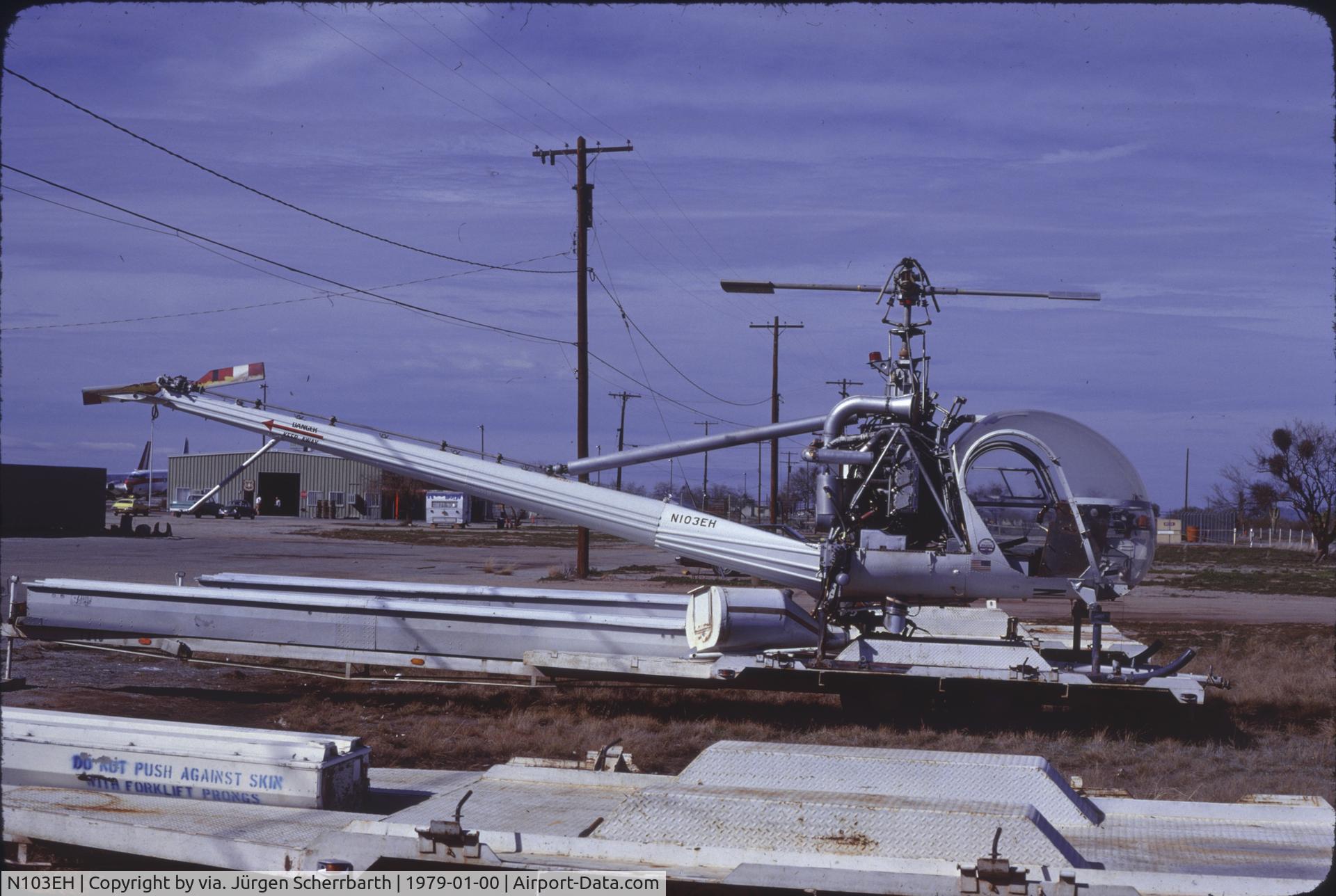 N103EH, 1975 Hiller UH-12E C/N HA3026, No Main Rotorblades installed