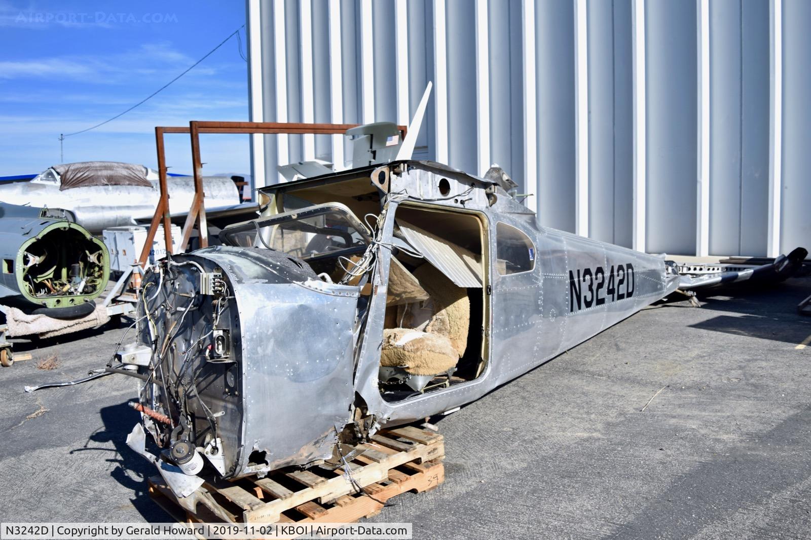 N3242D, 1955 Cessna 180 C/N 32040, Parked on south GA ramp.