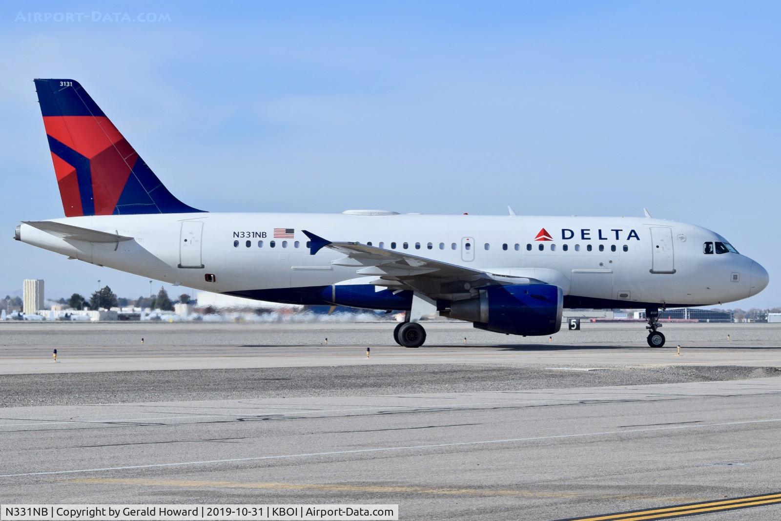 N331NB, 2001 Airbus A319-114 C/N 1567, Taxiing to the gate.
