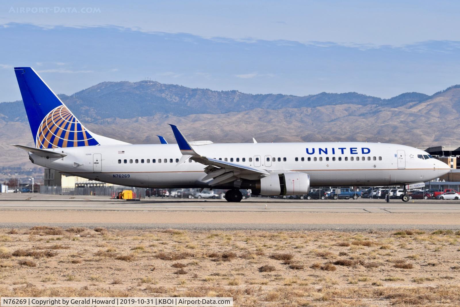 N76269, 2001 Boeing 737-824 C/N 31588, Landing roll out on 10R.