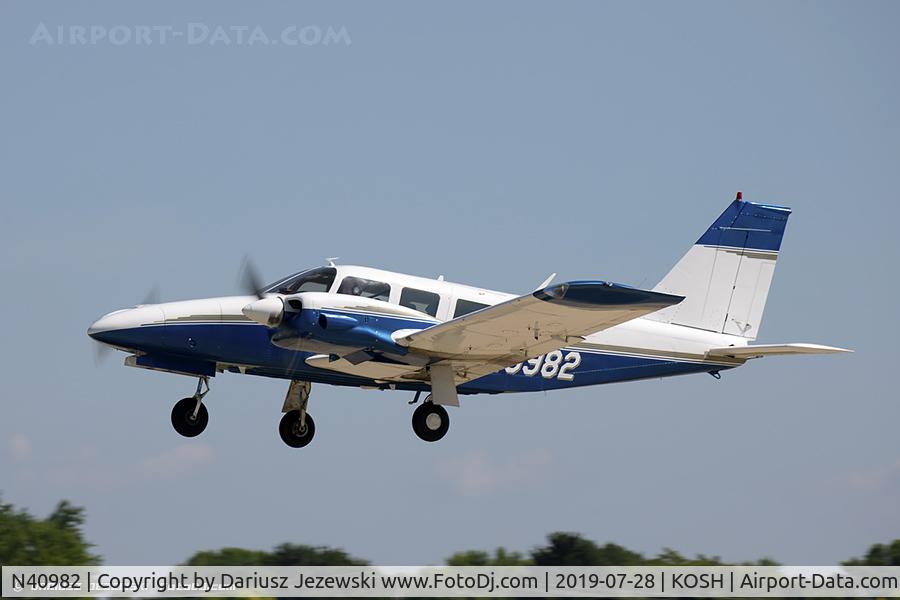 N40982, 1974 Piper PA-34-200 Seneca C/N 34-7450095, Piper PA-34-200 Seneca I  C/N 34-7450095, N40982