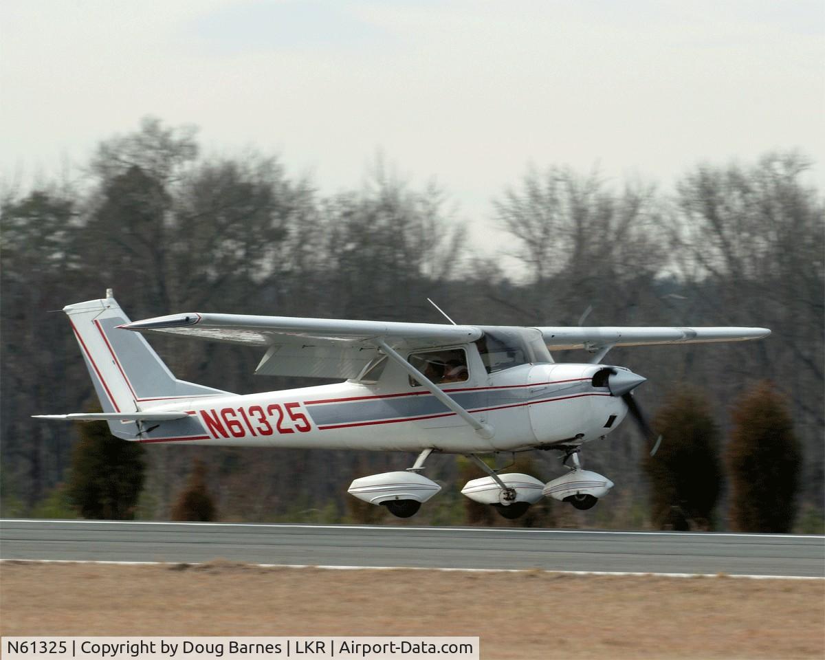 N61325, 1969 Cessna 150J C/N 15070965, N61325 on Final
