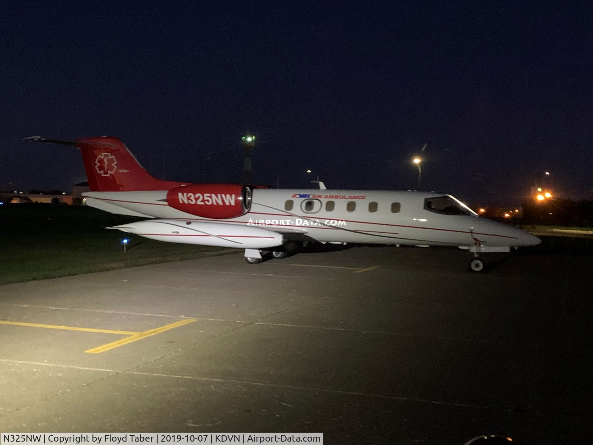 N325NW, 1980 Learjet 35A C/N 35-325, Carver Aero Ramp Davenport Iowa