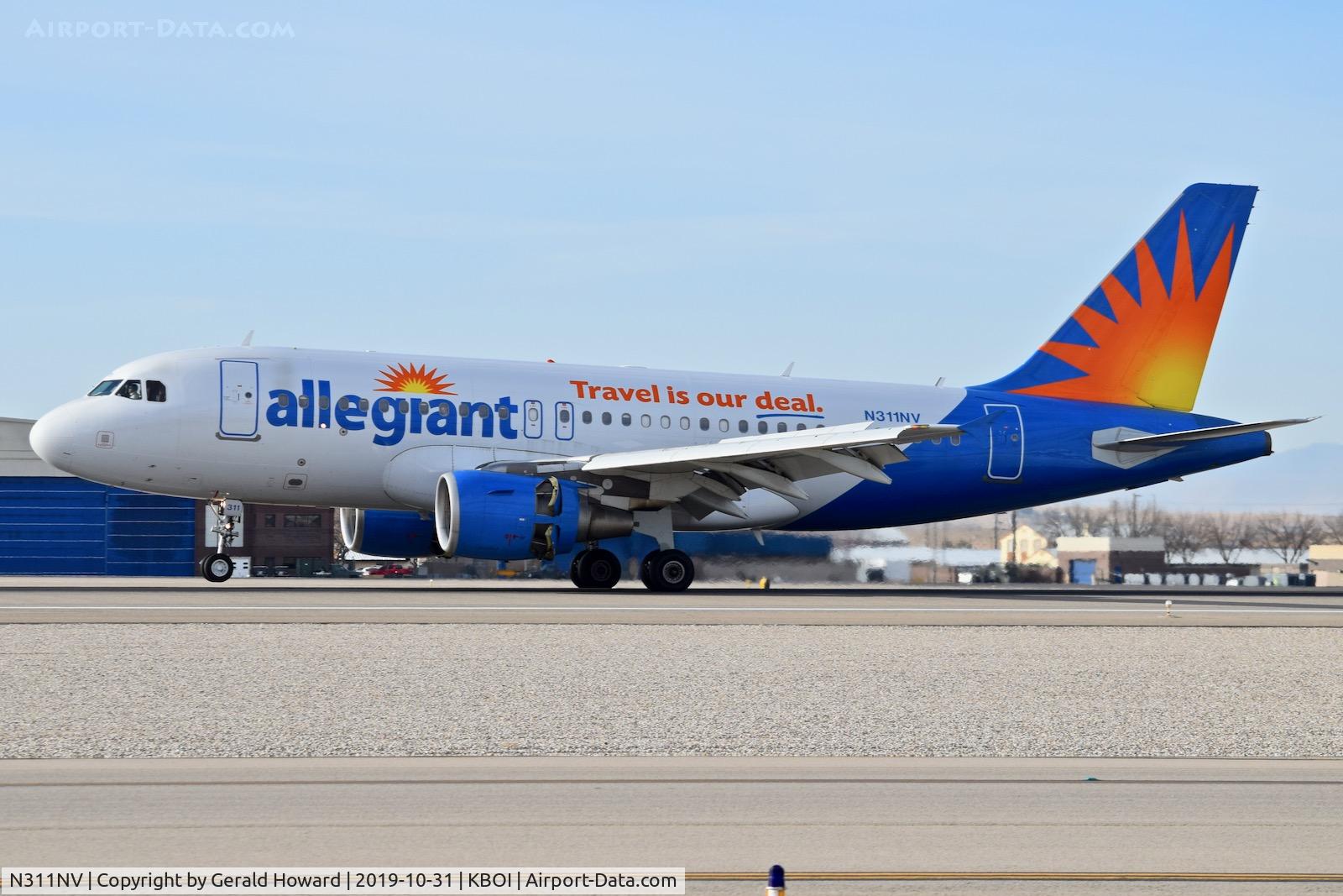 N311NV, 2006 Airbus A319-111 C/N 2702, Reverse thrusters out!