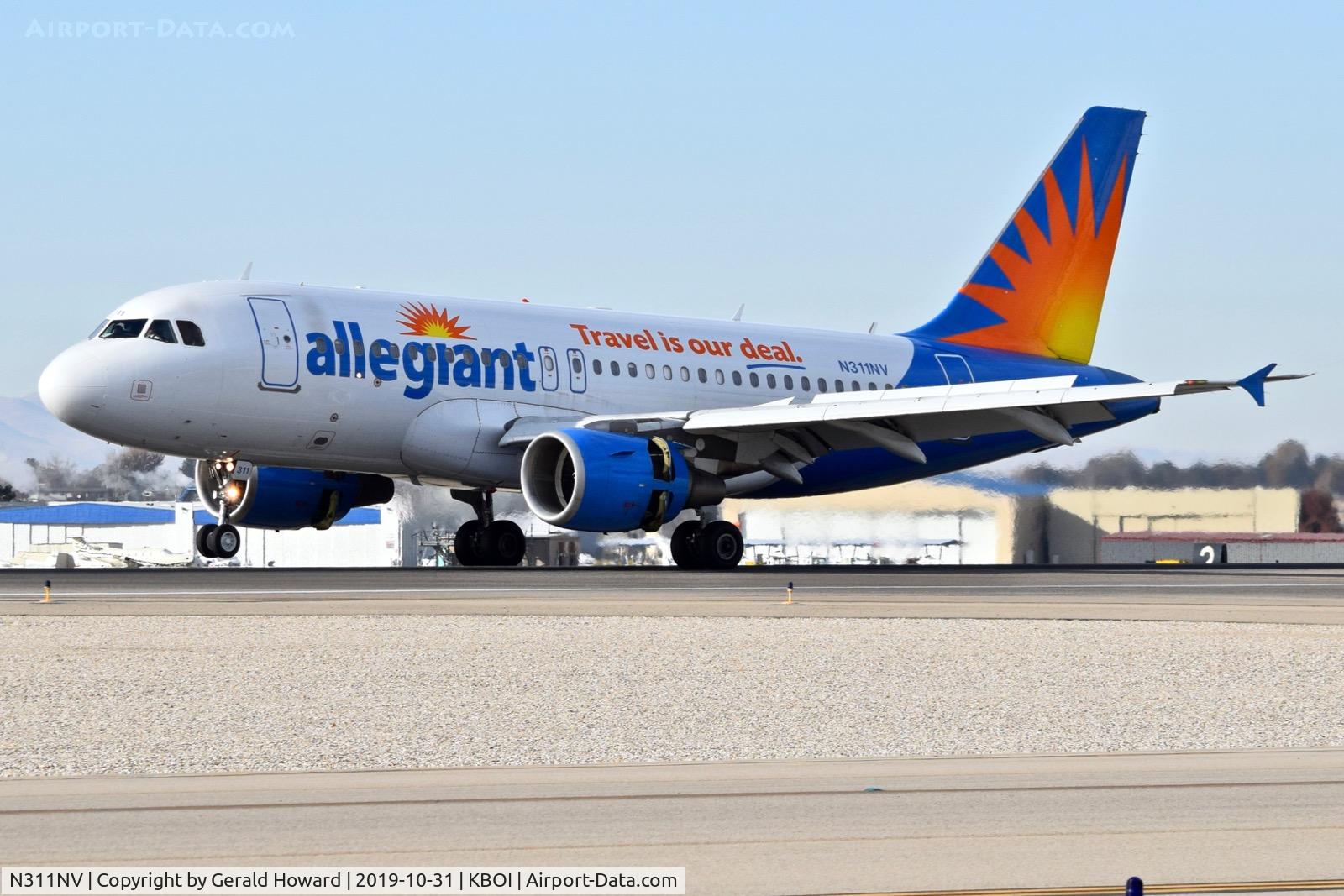 N311NV, 2006 Airbus A319-111 C/N 2702, Landing roll out.