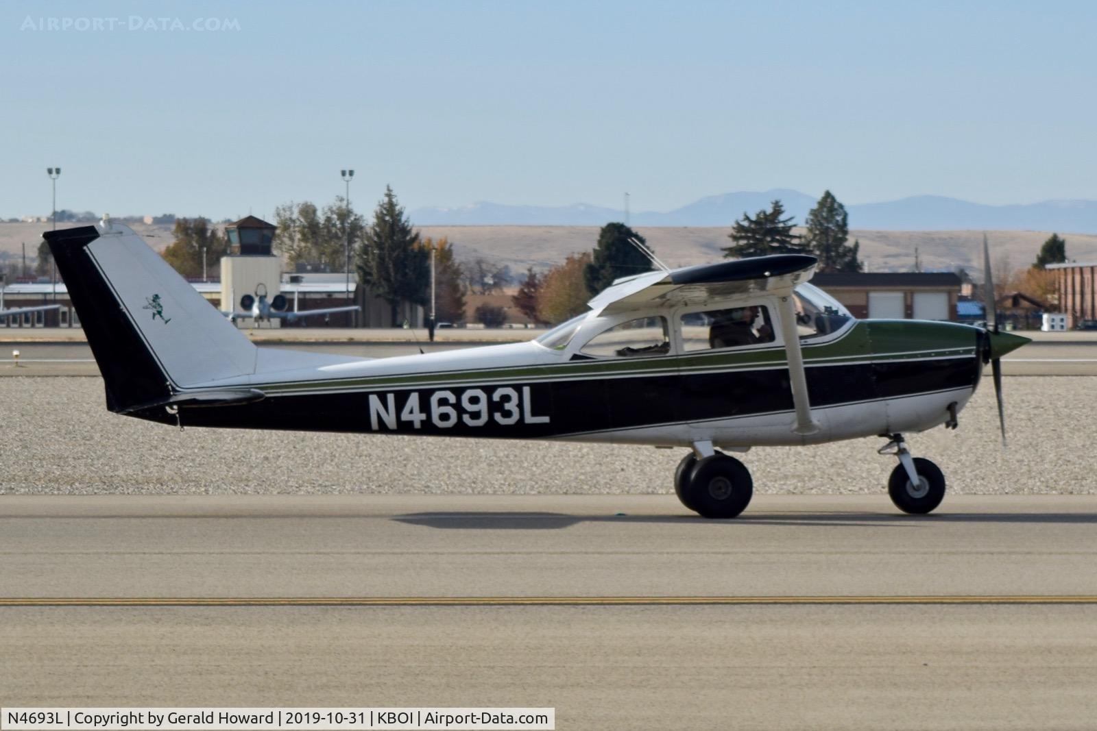 N4693L, 1966 Cessna 172G C/N 17254688, Taxiing on Alpha.
