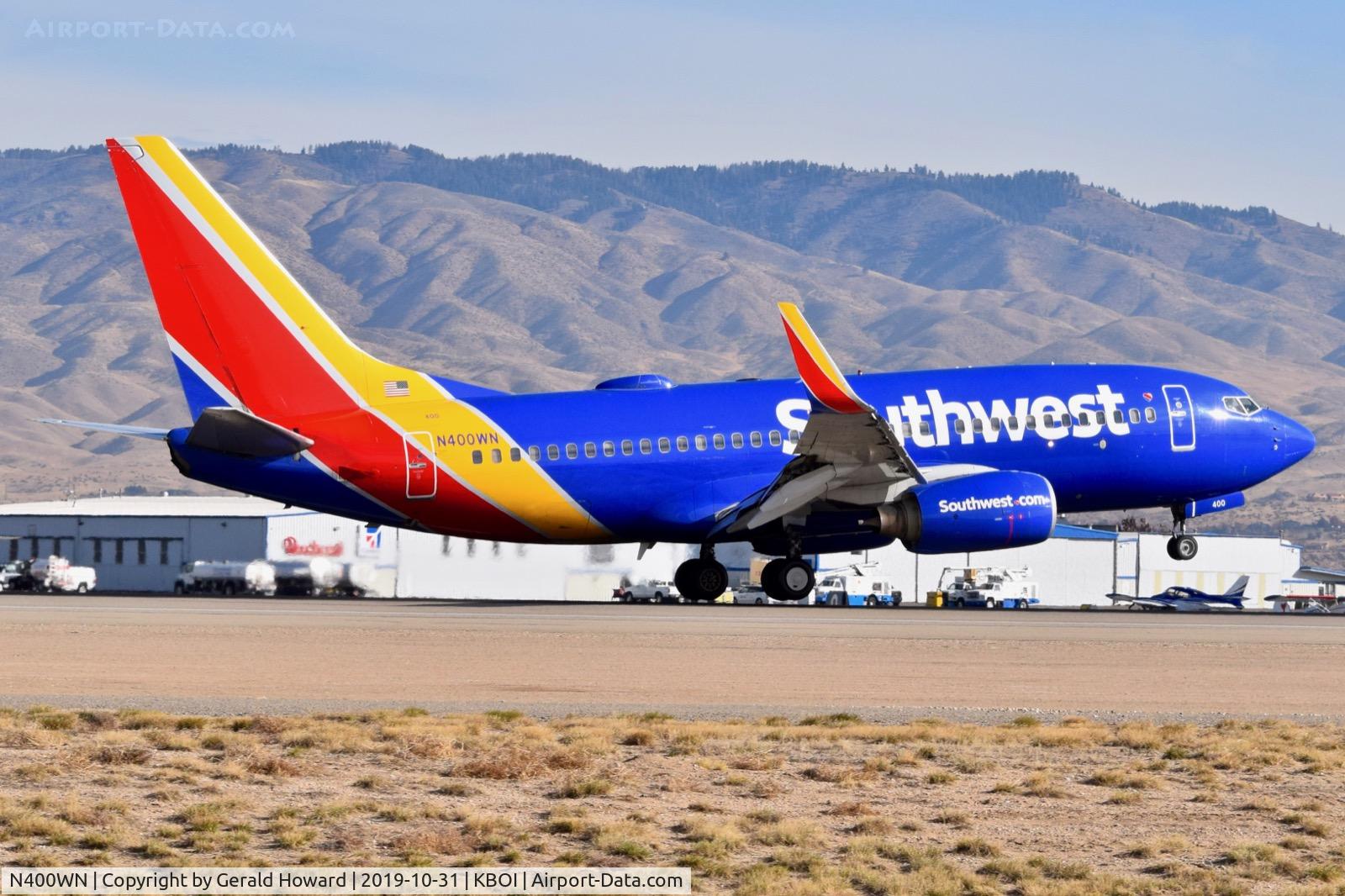 N400WN, 2001 Boeing 737-7H4 C/N 27891, Landing 10R.