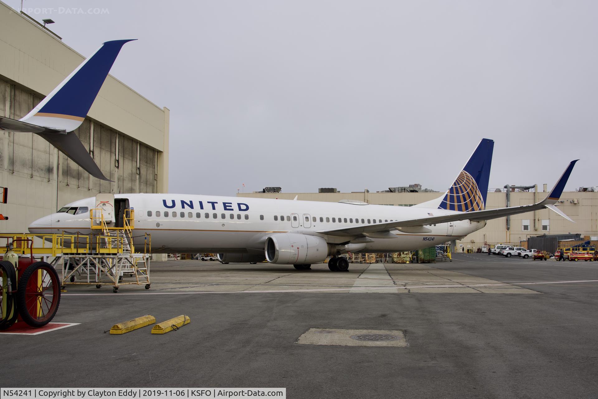 N54241, 1999 Boeing 737-824 C/N 28953, SFO 2019.