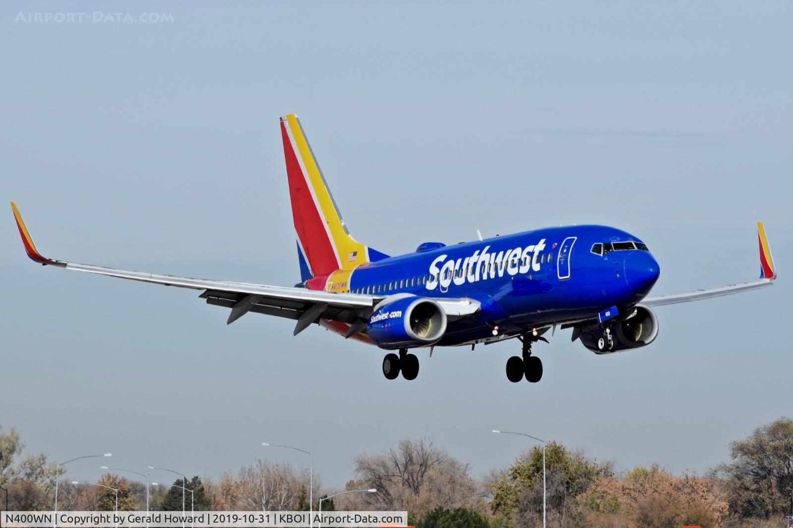 N400WN, 2001 Boeing 737-7H4 C/N 27891, Landing 10R.