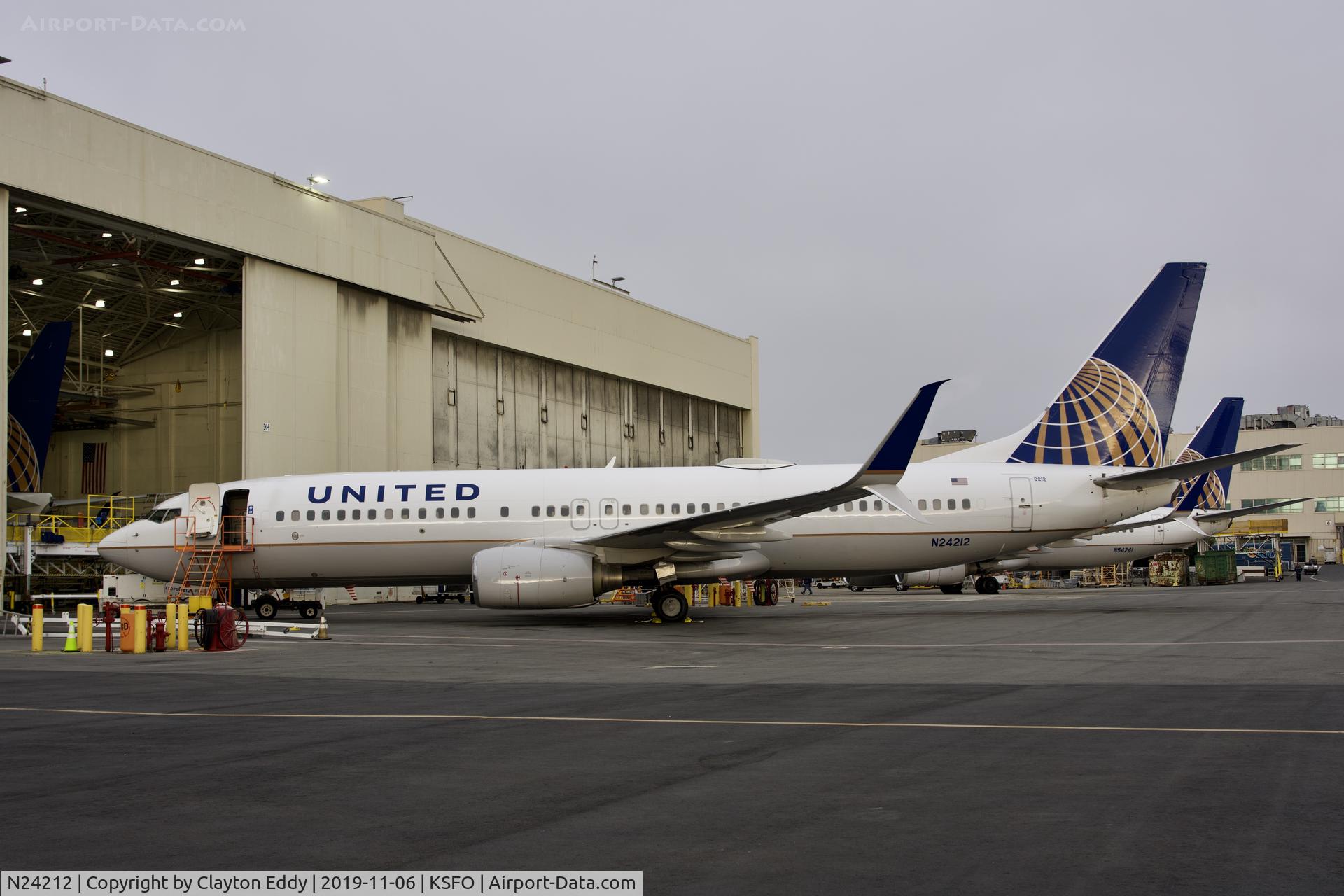 N24212, 1998 Boeing 737-824 C/N 28772, SFO 2019.