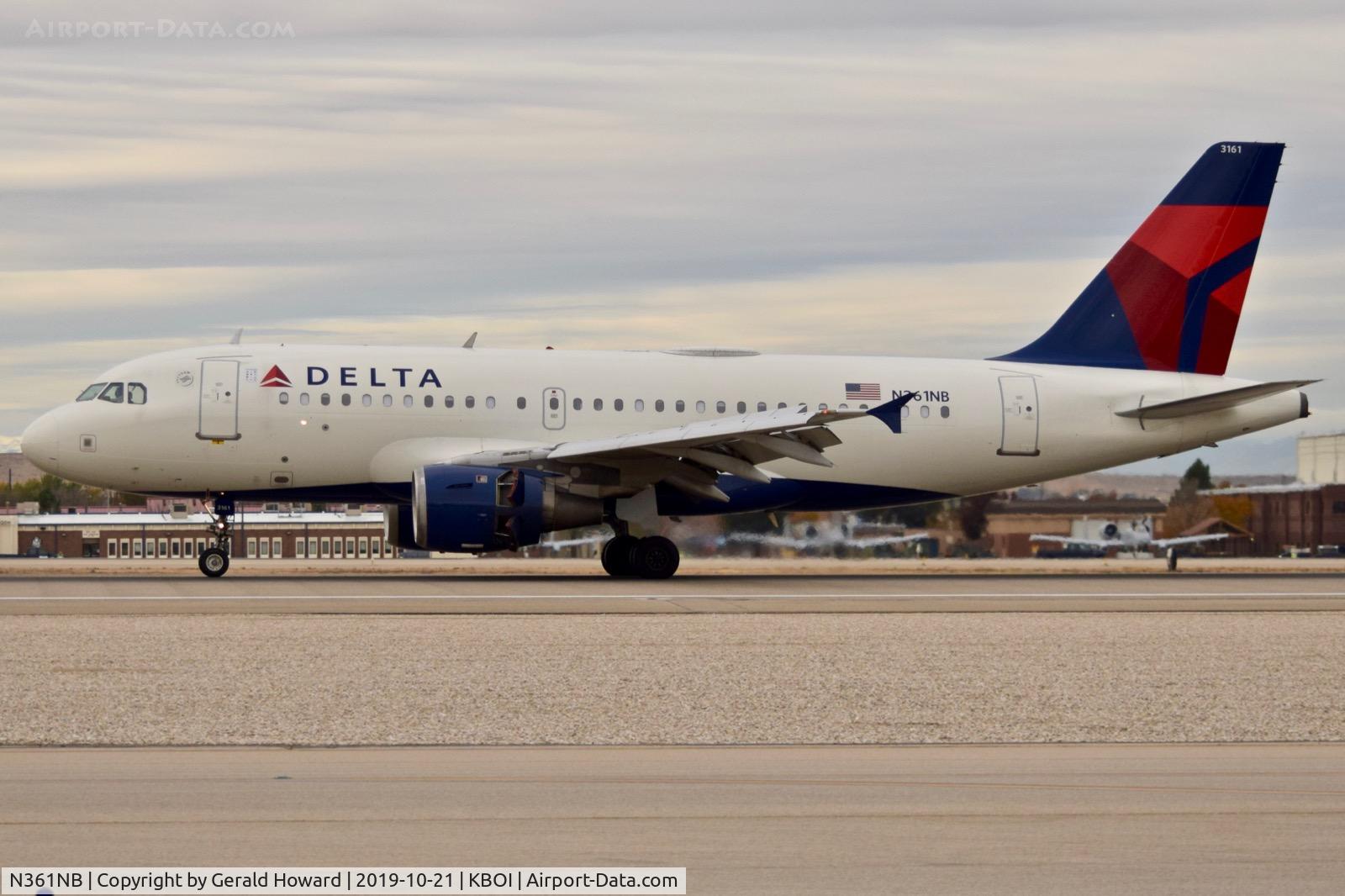 N361NB, 2003 Airbus A319-114 C/N 1976, Landing run out.