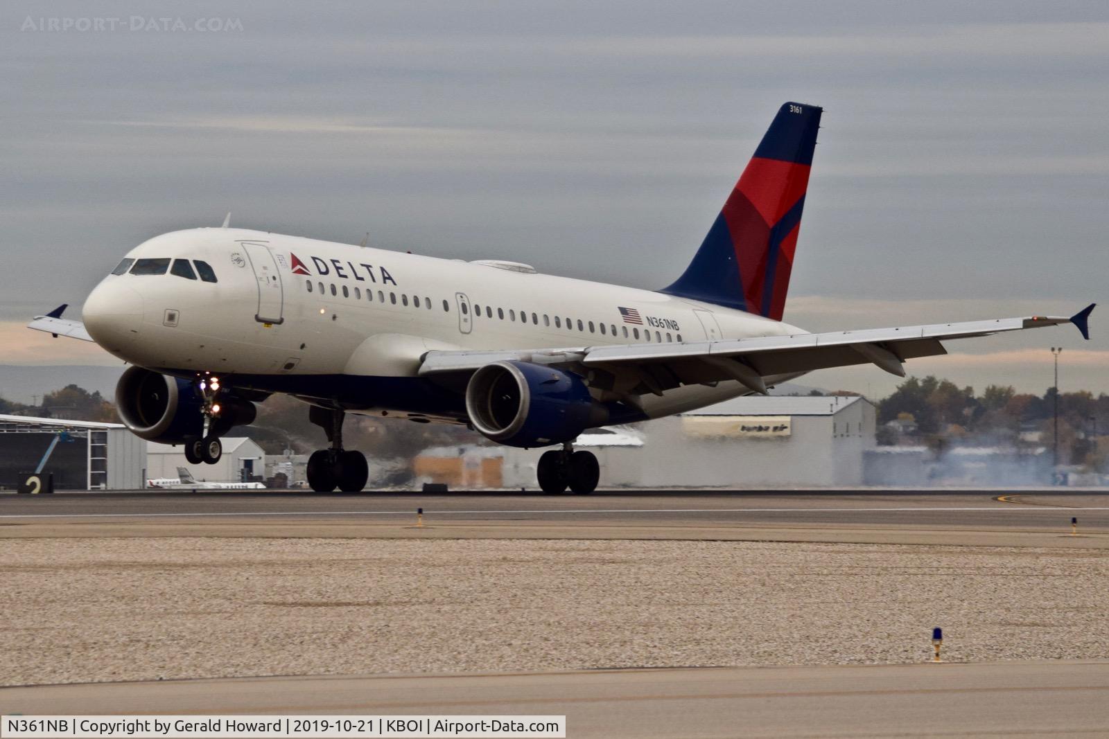 N361NB, 2003 Airbus A319-114 C/N 1976, Landing 10L.